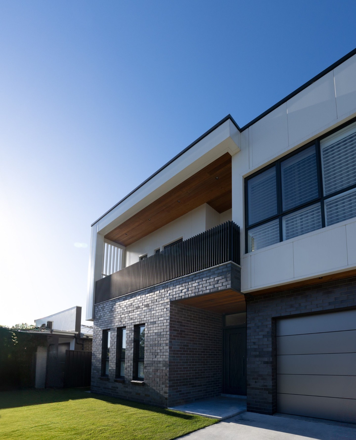 The striking facade of Project Marsden.
We shot and filmed this project for @clintonbuilt and wrote the Master Builders Award entry that saw them awarded as a finalist in their category.
#photographer #architecturalphotographer #residentialphotographer #shirephotographer #mbaawards