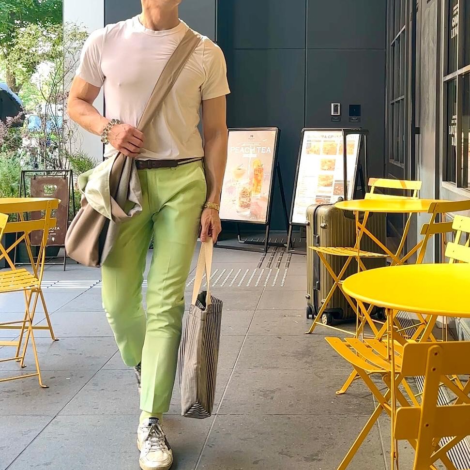 Casual Friday!
Beige cool wool suiting fabric paired with a striped natural canvas is just the beginning—wait until you see the stunning lining.
Email 📧 your enquiries at
Info@3s-universe.com or DM us here at our @3s_universe IG account.
#stylish #sustainable #shoppingbag