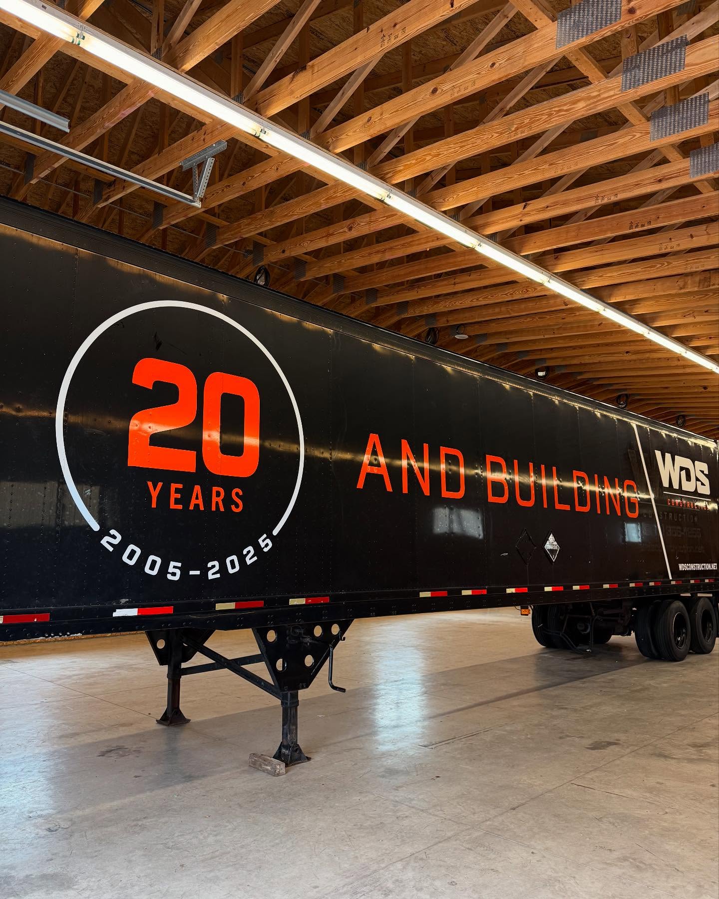 Another trailer for @wds_construction celebrating 20 years! Congrats!
.
.
.
#wds #trailergraphics #trailerdecals #semitrailer #anniversary #decals #bluedesignco #riponwi