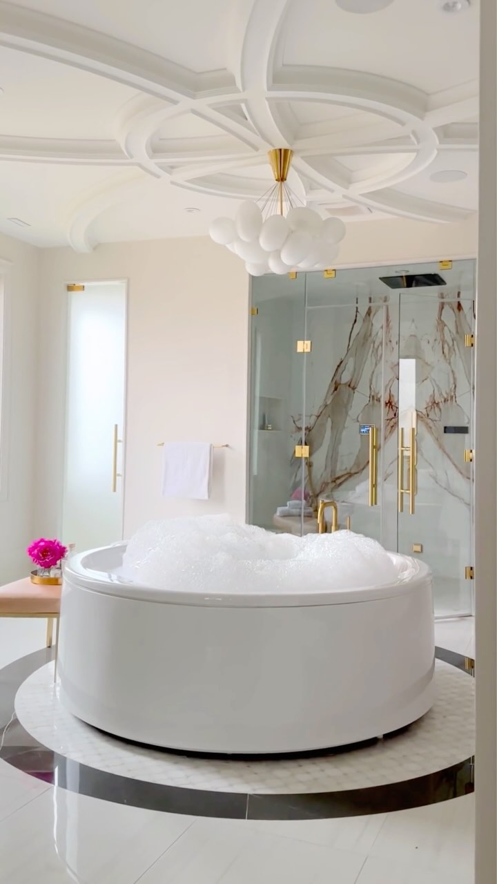 A soft “yes” to yourself, every day.
Design @dianarosedesign
Photography @mike_chajecki
#interiordesign #bathroom #bathroomdesign #bathandbody #interiorstyling #torontointeriordesign #luxuryinteriors #softliving