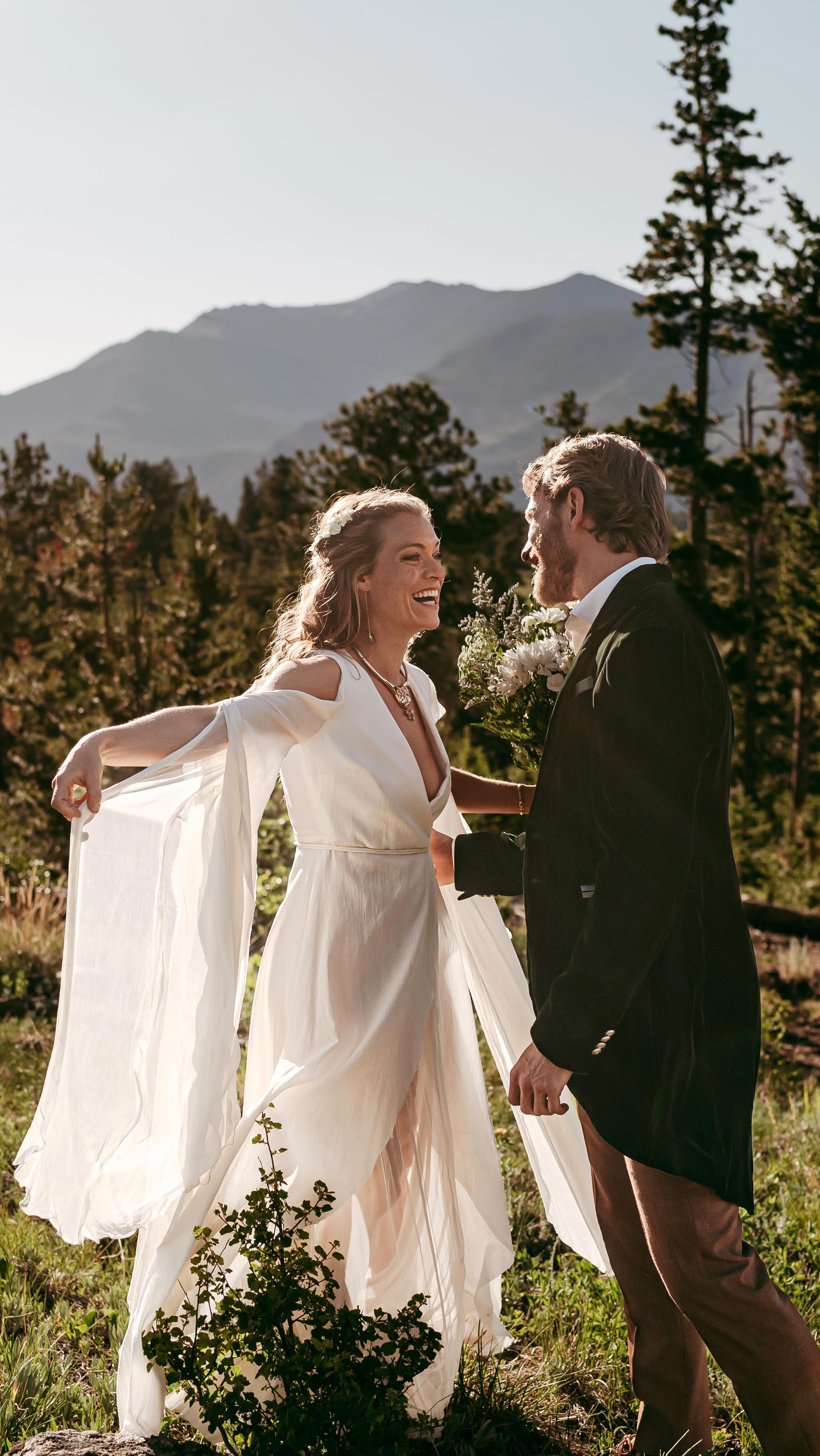 Lucia & Tyler did a first look during golden hour on a mountaintop overlooking their ceremony location - such a sweet moment to take in the magic of the day together, before saying I do ✨
#RockyMountainWedding #ColoradoWedding
#ColoradoWeddingPhotographer
#RockyMountainBride #ColoradoPhotographer #MountainWedding
#firstlook #weddinginspiration #weddingideas #rockymountains #rockymountainnationalpark #ymcaoftherockies #weddingmoments #weddingphotographer
#weddingphotography #weddingtiktok #wedding #boulderelopementphotographer #coloradoelopement #coloradoelopementphotographer #rockymountainwedding #rockymountainweddingphotographer #coloradoengagementphotographer