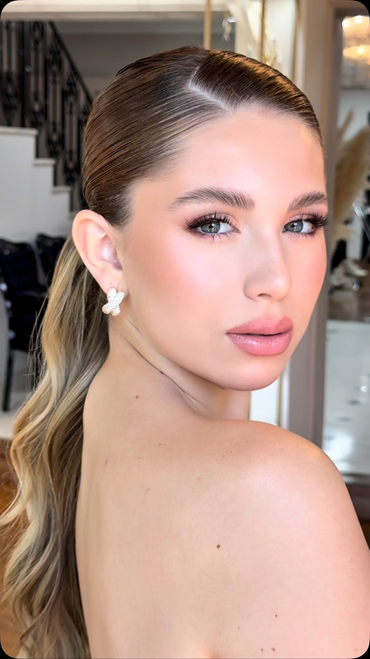 Beauty Clean ✨🤍
make: @lumendesmakeup
hair: @giovannaguidugli.hair
🔗 Clique no link da bio e reserve seu horário!
___
#noivacampinas #noivacivil #makenoiva #noiva2026 #salaodebelezacampinas #laenbs #beauty #penteadominimalista #hair #beauty