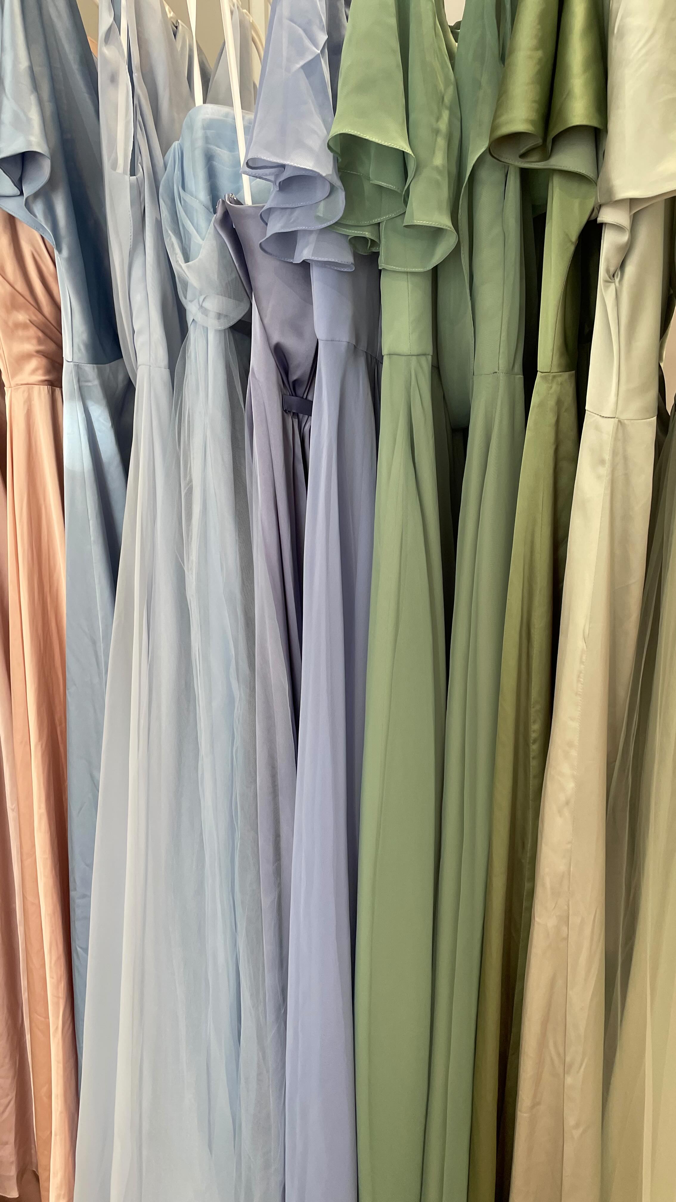 @thth_bridesmaids are back baby!!
Fresh out of my meeting with the gorgeous Louie from TH&TH to have a sneak peek at all the gorgeous new colours and fabrics and I have to say they’re back and better than ever.
Appointments are open from September 🙌
Head to the website now and click the link in my bio to book yourself and your girls in to come and view these gorgeous dresses.
P.S. if you need dresses sooner, drop me a DM and I’ll see what I can do 🤍🤍🤍
•
•
•
•
•
#thandth #bridesmaids #thandthbridesmaids #bridesmaidsdresses #bridesquad #bridetribe #satinbridesmaids #chiffonbridesmaids #tullebridesmaids