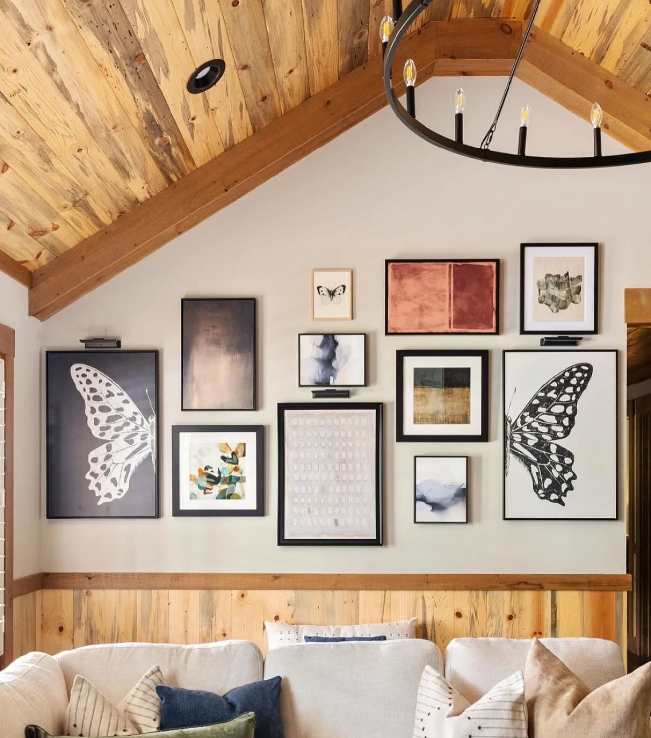 Cutesie gallery wall in my STR design for Somerled💖