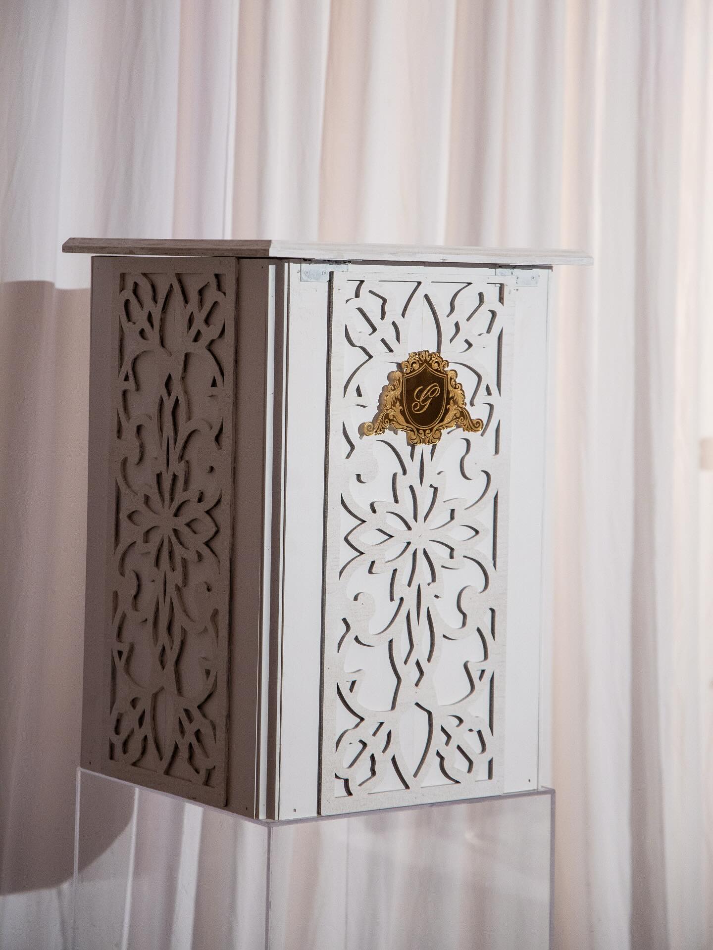 custom wedding card box! This box fits up to 800 cards ✨ #weddingcards #cardbox #wedding #handmade