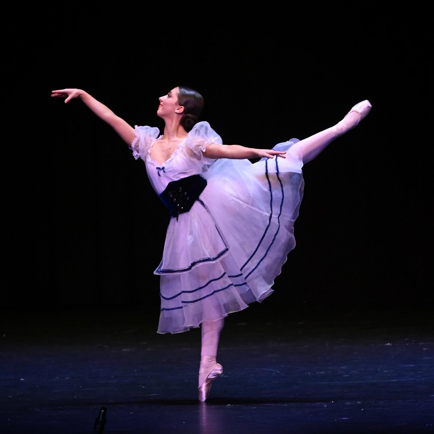 #luciesaronovamemorialaward
Jade is representing SA in the Gold Lucie Saronova Memorial Award.
Jade trains @barbarajaynedance
🎟️ Purchase your tickets now to watch these beautiful young artists!
#cecchettiballetaustralia #cecchettiballet