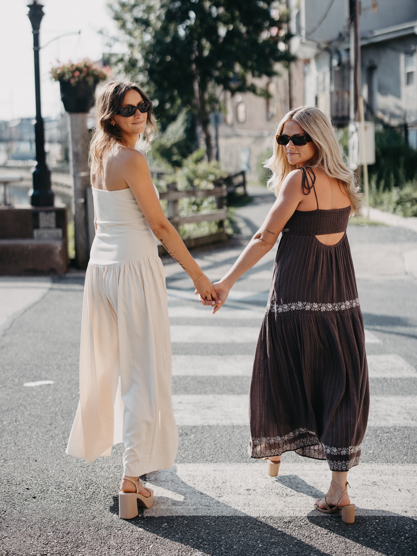 I asked my wife to pick out her favorites from my already chiseled down top 40… here they are🥰 These classy, spunky sweetheart broads crushed their Manayunk engagement shoot and I had a blast romping around some of my old home grounds with a couple a models 💃🏼💃🏼