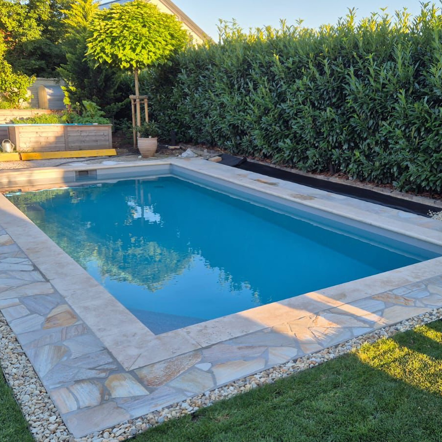 Wieder ein paar Pools fertig 💦
Jeder anders – ganz nach Kundenwunsch 🎯
Ob Farbe, Form oder Folie: Wir setzen’s um 🔧
Saubere Arbeit, schöner Look ✔️
#poolservice#poolbau#poolfolierung#gartenprojekt#wunschpool#sommerready#swimmingpool#folienpool#outdoorliving#handwerkvomfeinsten#traumpool#wien#niederösterreich#wienumgebung#gänserndorf#gerasdorf#korneuburg#klosterneuburg#großenzersdorf