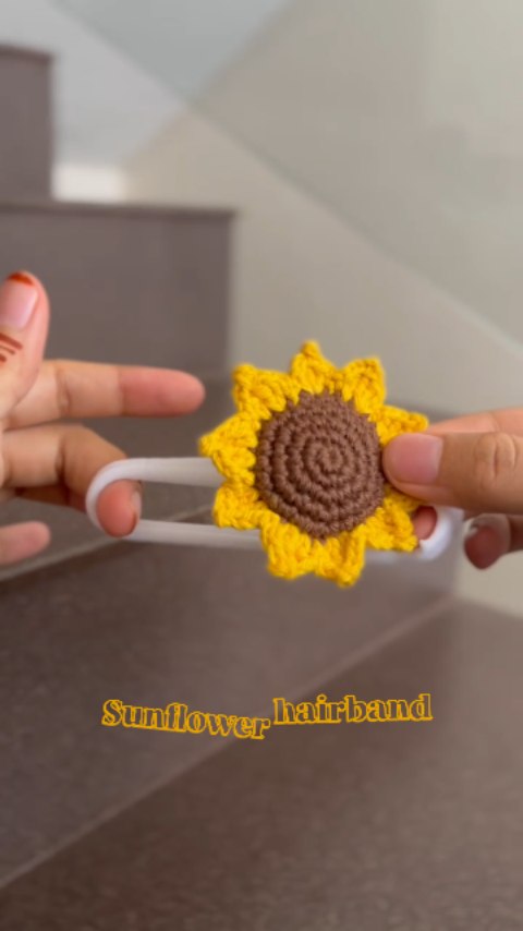 Crochet sunflower hairband
For newborns to 4 years
Dm to order