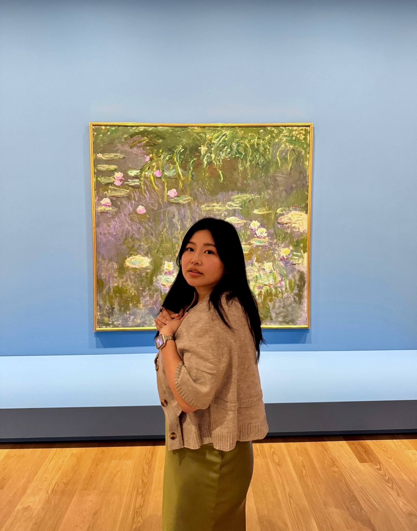 Claude Monet has been one of my favourite painters since high school. I’ve always loved how to truly appreciate his work, you have to take a step back. 🎨✨
I went with @aliciawesome to the Auckland Art Gallery, where there are two Monet paintings on display, one inside the paid exhibition, and one free to view in the main gallery. Don’t miss the chance to see both 💙🖌️
#ClaudeMonet #Impressionism #AucklandArtGallery #MonetInAuckland #ArtInNZ #GalleryDays #StepBackToSeeIt #ArtLovers