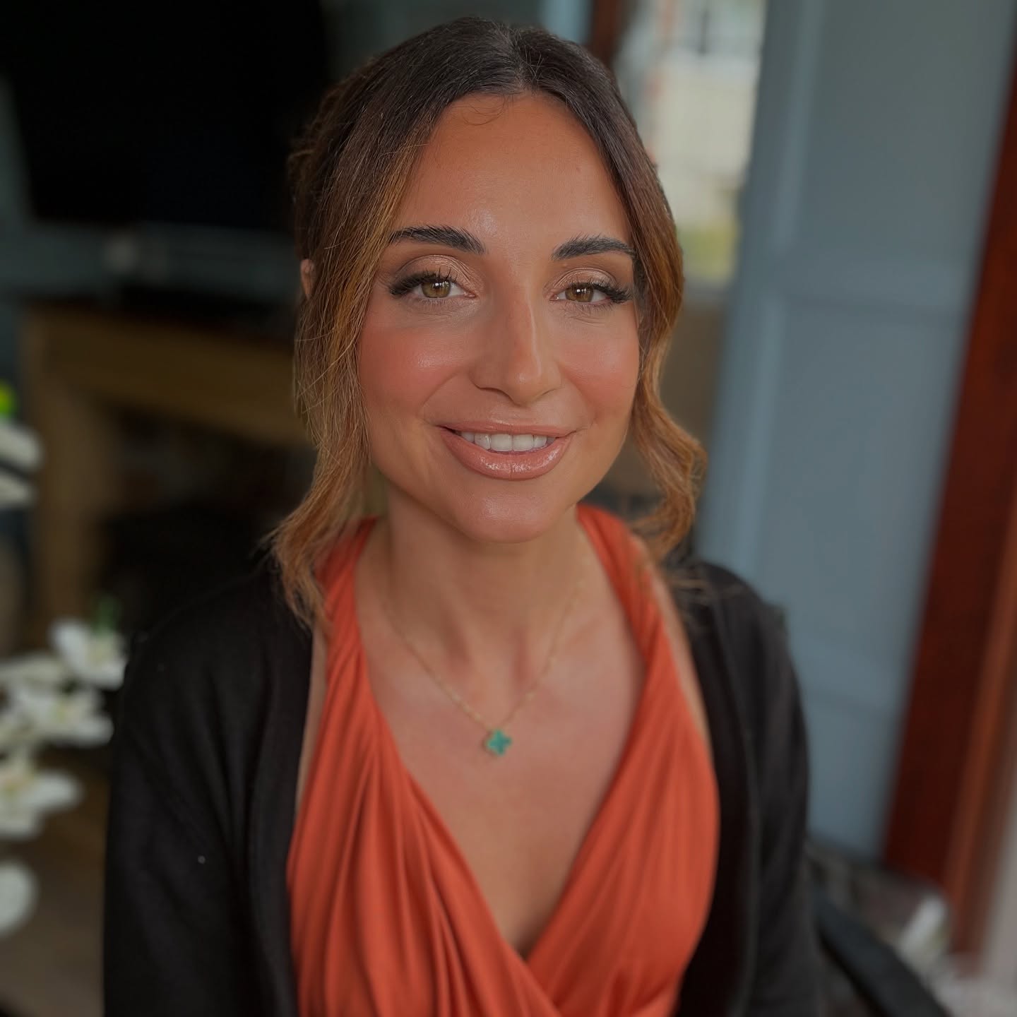 It was such a pleasure doing Maria’s makeup again for this special day 🤍 I had the chance to glam her for a previous wedding and she was the one who kindly recommended me to my bride, Catherine 🥹✨
For her bridesmaid look, we went with soft, glowing skin, peachy tones and a touch of warmth to complement her stunning dress.
I’m so grateful for such lovely clients like her 💄💕 ….. Every recommendation or review really means the world to me!
#softglambridal #dorsetmakeupartist #bridesmaidmakeup #peachytones