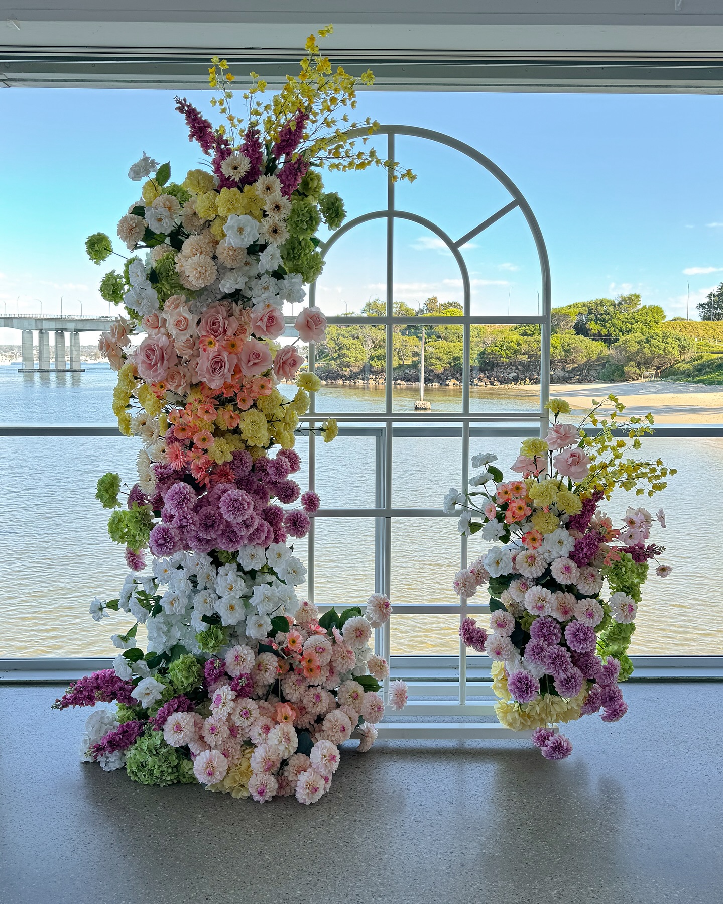 James & Jülide’s Engagement Party 🤍
A gorgeous colour palette 🌷 of silk flowers
Venue @stgeorgesailingclub
Content @ardoursocials
#bloomingmoments #eventstyling #sydneyevents #sydneyeventstyling #eventinspo #fauxflorist