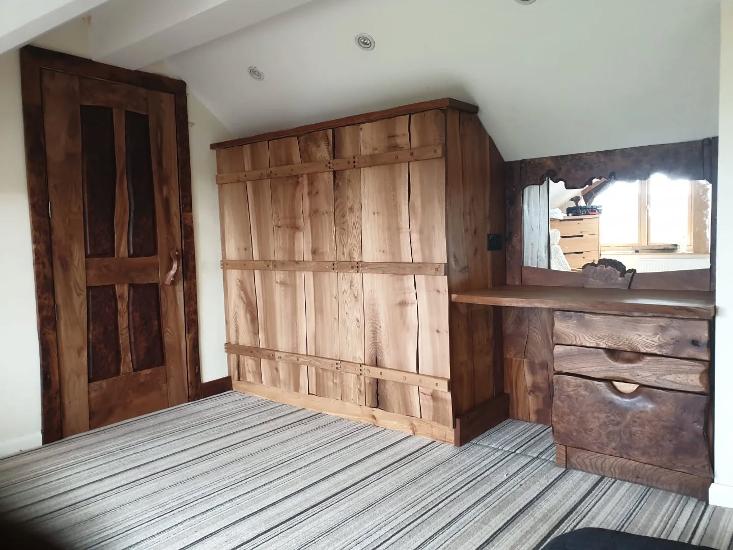 Elm bedroom furniture! Handmade by Richard
#elm #furniture #cabinet #cabinetmaker #madeinsheffield #handmade