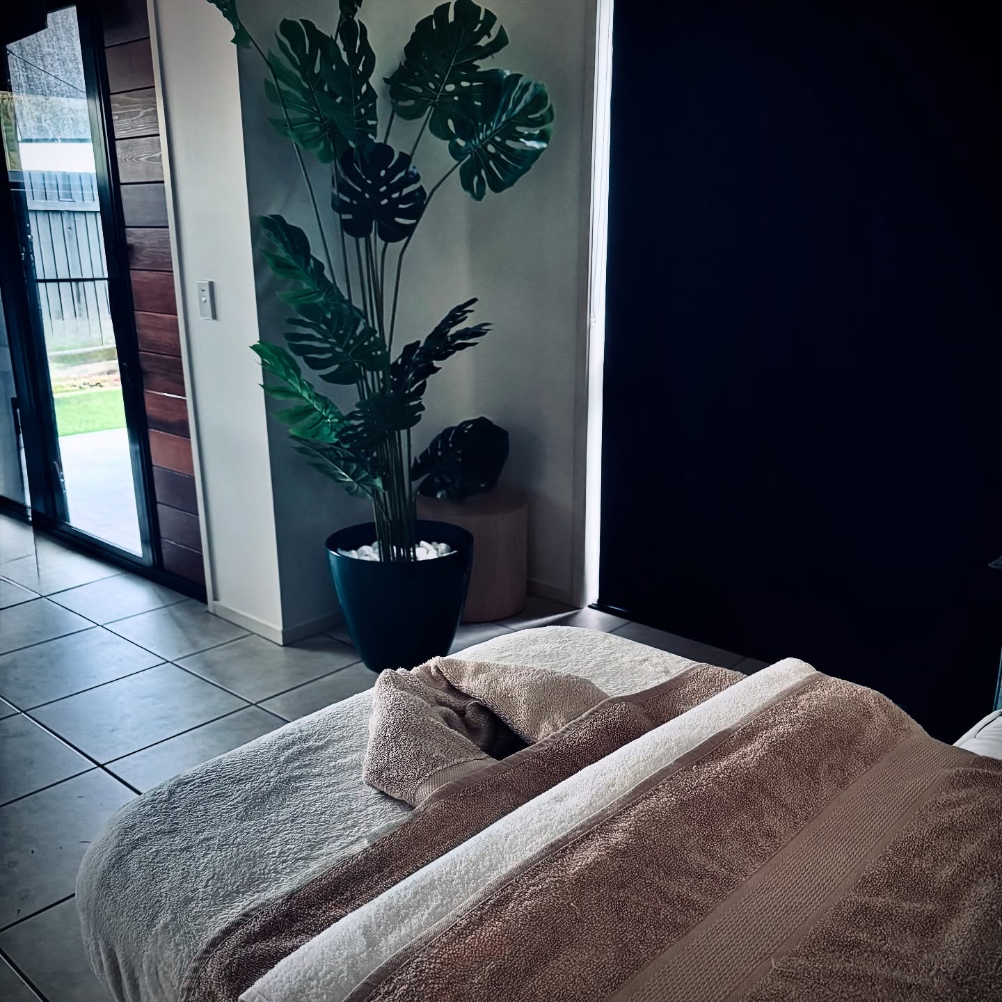 Mobile massage, turning your home or accommodation into your own personal sanctuary for relaxation and rejuvenation.
We provide everything needed for your treatment, including soothing music.
No space to set up or prefer a bush retreat? Book an in-studio appointment.
Book your treatment:
www.agneswatermobilespamassage.com
Or send us a message
#reflectmobilespa #agneswater #agneswater1770 #agneswaters #mobilemassage #southerngreatbarrierreef #queenslandholiday