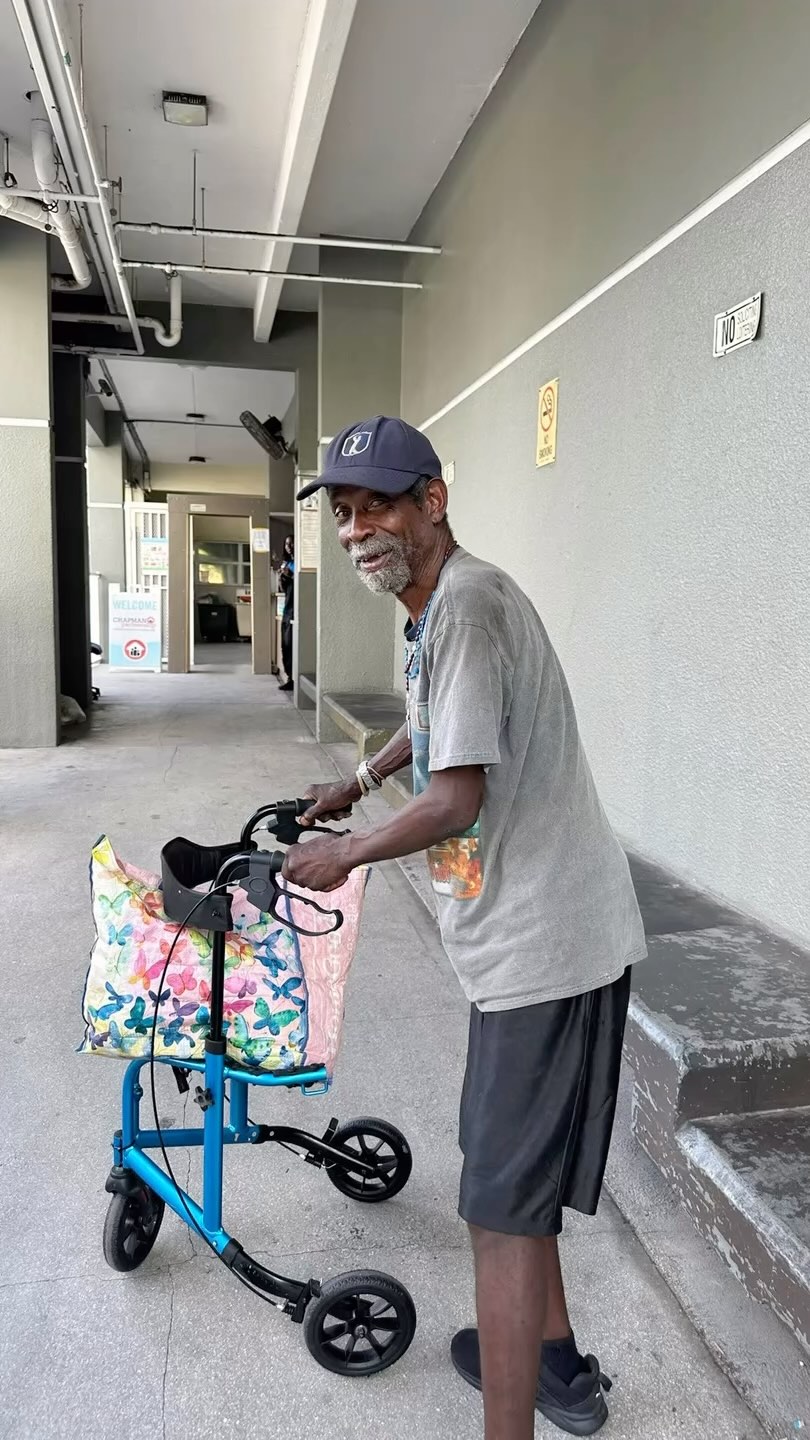 Gregory!
He finally say yes! I want help! It’s not easy for a man that has been in the streets for more than 20 years to accept help. But it’s not impossible. And Gregory is a vivid example that together as a community we can make it happen. We can solve the homeless issue with dignity and respect. One person at a time. Tikkun Olam. Vamos que se puede! ❤️💪❤️💪#homeless #endinghomelessness #hermanosdelacalle #housingfirst