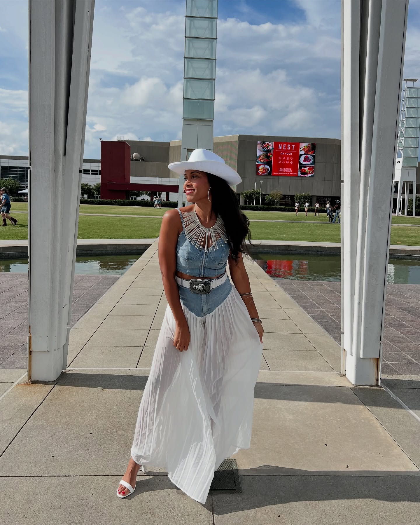 From seeing Beyonce in concert to teaching my daughters how to putt… life has been pretty good lately! #LifeLately 
.
.
.
#Beyonce #CowboyCarter #Atlanta #CowboyCarterATL #BobbyJonesGolfCourse #Beyhive #Actii #PhotoDump