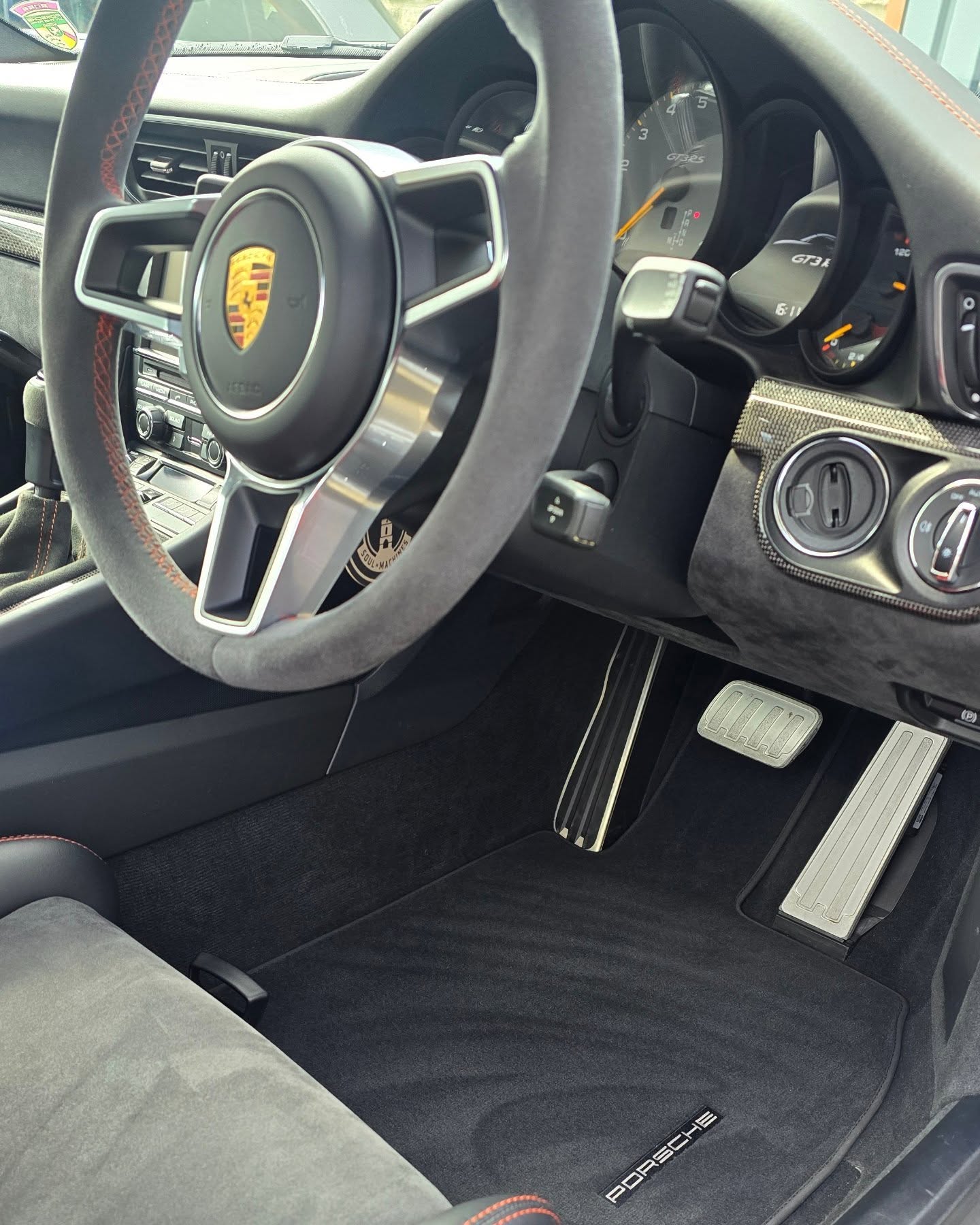 Even a track star needs a spa day! This white Porsche GT3 RS got the quick refresh it deserved with our Express Valet. Ready for its next adventure!
#porschegt3rs #porsche #expressvalet #aberdeenshire #ngv