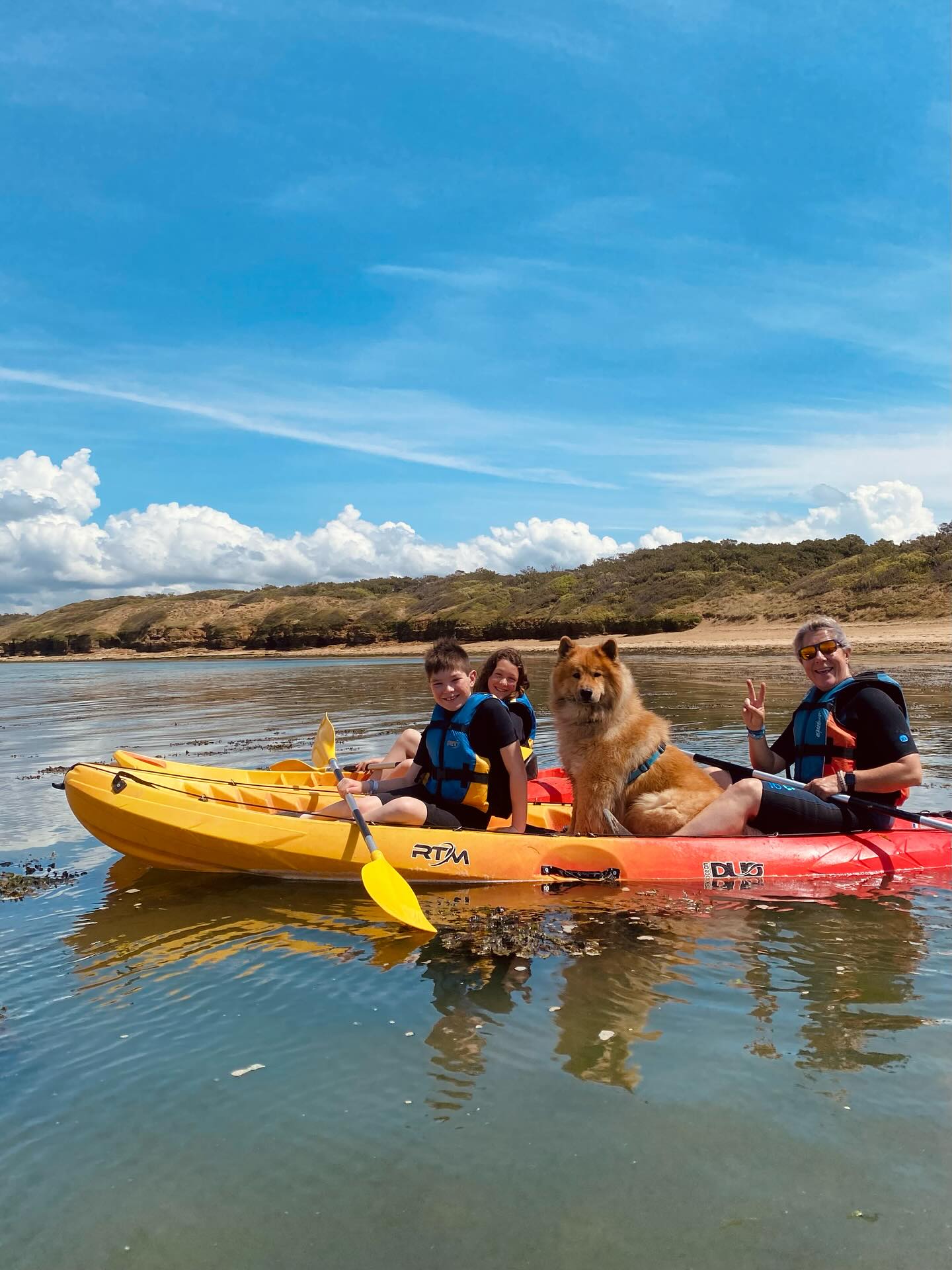 🐶 Baloo en sortie !
Vous souhaitez louer un kayak avec votre chien ? C’est possible chez paddle aventure !
Emmenez votre toutou préféré en sortie et découvrez les merveilles du Veillon!
Réservation en ligne : www.paddleaventure.com
#dogkayak #dogkayaking #veillon #plageduveillon #talmontsainthilaire