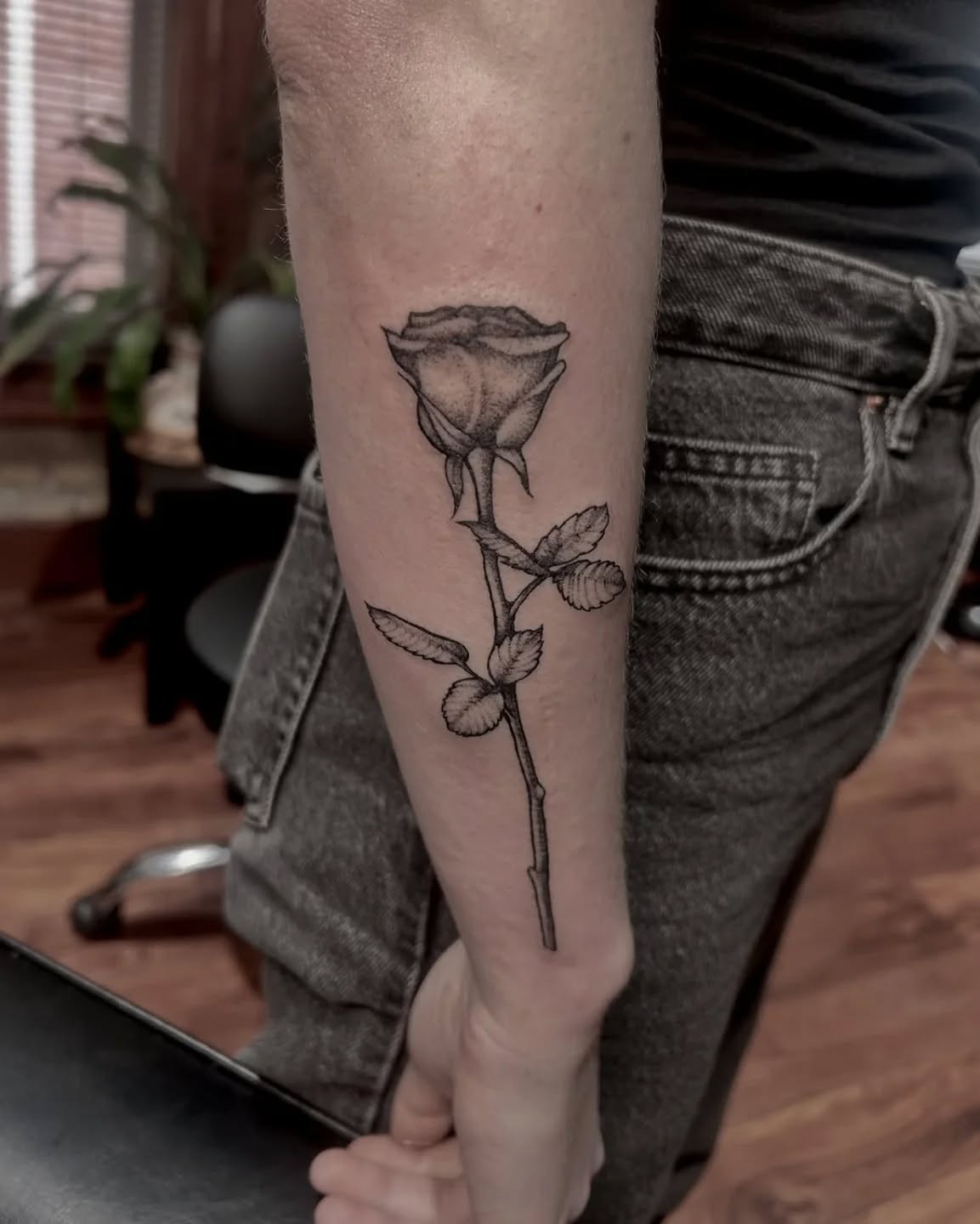 Looking for a tattoo artist in Salt Lake City?
Look no further!
@kiki_gunnnz does beautiful intricate work in many styles.
Find her @raventhorn.manor.tattoo
or hit the link the the bio to book a consultation with her