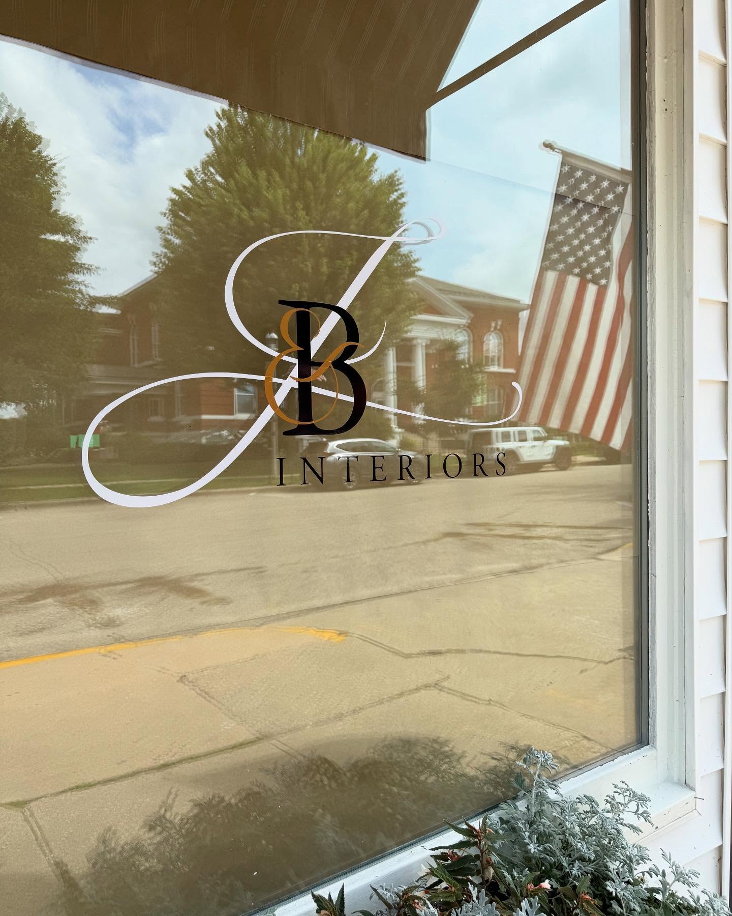 Quick install in Green Lake today for a new business
.
.
.
.
#greenlake #bluedesignco #windowdecals #branding #decals