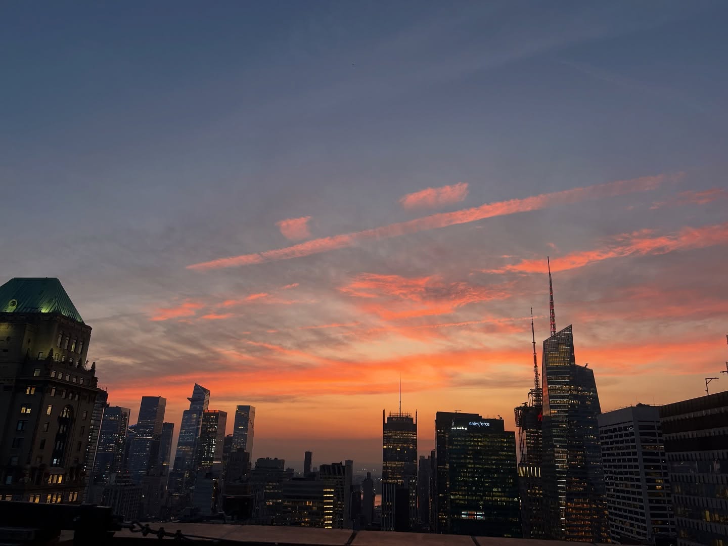 What brought you to New York? 🗽
❓ I’m often asked - Why New York?
⚡ My answer today is the same one it’s been for the last 13 years … For me, New York has an irresistible and magnetic energy!! 💫
🌆 My favorite place to take that energy in during the summer, is on a roof top or a terrace in the middle of the city … So thank you so much to C-Sweet, Laura Devine Immigration and The Roth Law Firm PLLC for your wonderful hospitality this week and for the opportunity to reconnect, mix and meet with some wonderful women leaders in NYC!
#professionalnetworking #globalprofessionals #nyc #womeninleadership #csuite ##britinnyc #UKinNYC #entrepreneurialsoul 🦋🍎❤️