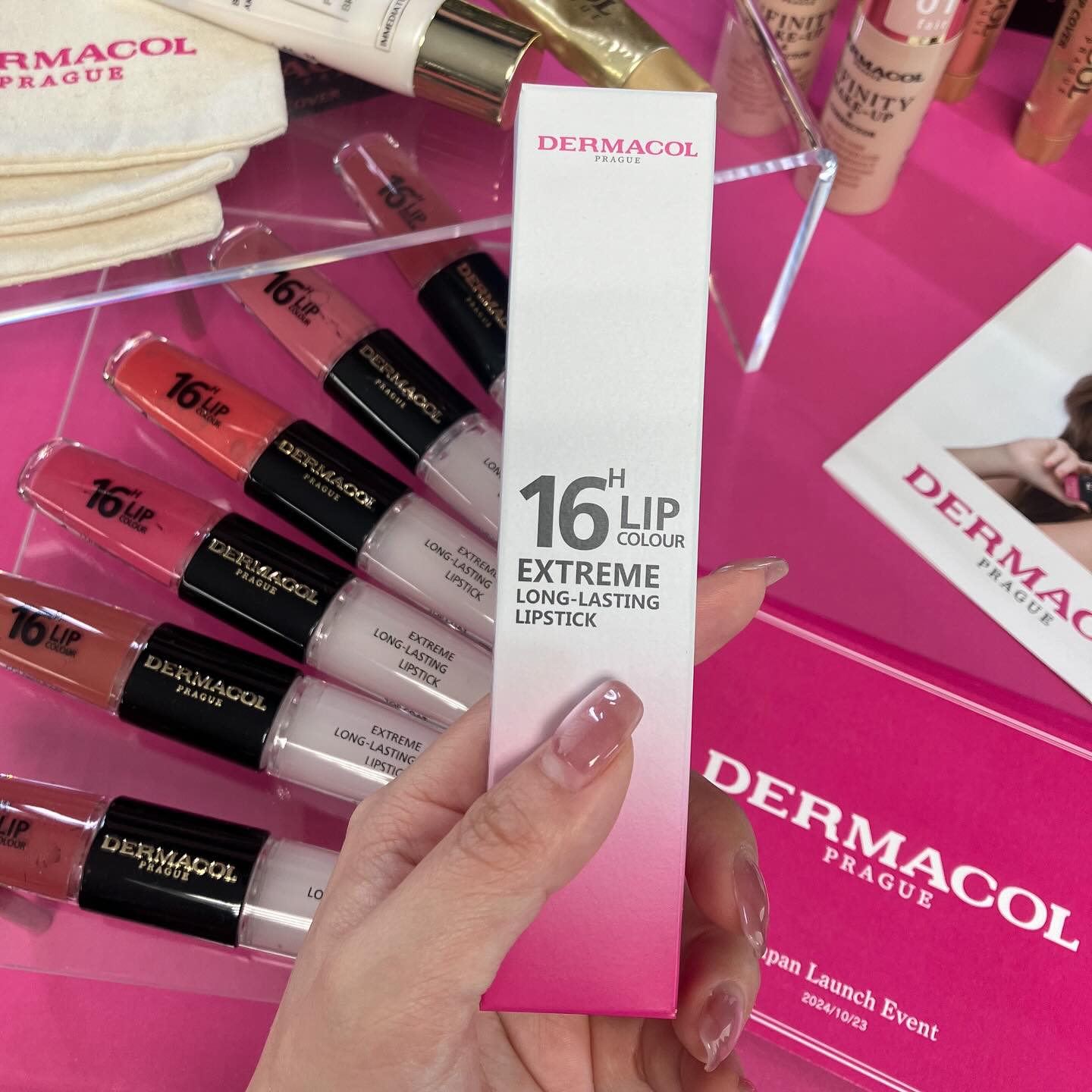 こんにちは!DERMACOL JAPANです💖
大人気の16Hリップカラー、最近パッケージがリニューアルされたのをご存知でしょうか?✨
ダーマコールカラーのピンクと白のシンプルなデザイン🩷🤍
ダーマコールジャパンでは日本の安全基準を満たした商品のみ取り扱っております!
公式サイトより、安心してご購入ください🛒
#dermacol#ダーマコール#dermacoljapan#ダーマコールジャパン#チェコ#チェコ共和国#チェココスメ#コスメ#dermacolfoundation#dermacolmakeupcover
#バイオレチノール#16hlipcolour#16Hリップカラー