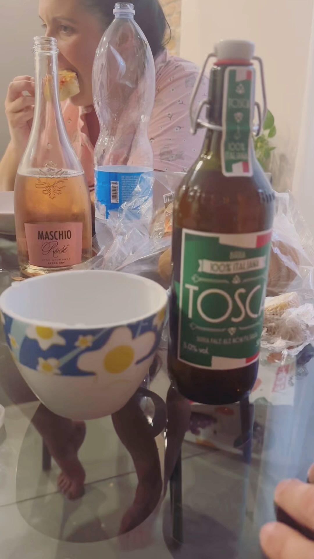 Still suffering from beer stein withdrawal. I’m now resorting to using big ass cappuccino cups for my beer. Yes I did chill it beforehand. 🤣. Perfect for the most Italian-looking beer bottle around. I saw this beer at a few places and I avoided it because I hate that style of beer cap - far too many skunky beers. I can honestly say that this Tosca 🇮🇹 beer was a decent Italian Pale Ale.
#craftbeer #beerlife #beer #italy #cappuccino #ipa