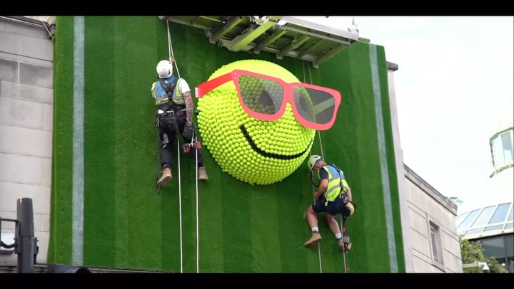 🏆🎾 Game, Set, Match! 🎾🏆 We’ve just transformed the @vodafoneuk Wimbledon store into a tennis paradise as we all gear up for the tournament! 🌟✨
With astro turf covering the whole top of the store, a giant 2m tennis emoji ball on top, and a mesmerizing window display featuring holographic fans simulating the movement of tennis balls, @vodafoneuk are serving up some serious fun! 🎾 😎
The store is looking Ace and we love being involved in such fun scheme’s 💚
#VodafoneWimbledon #GameSetMatch #TennisVibes #pun #punintended #wimbledon