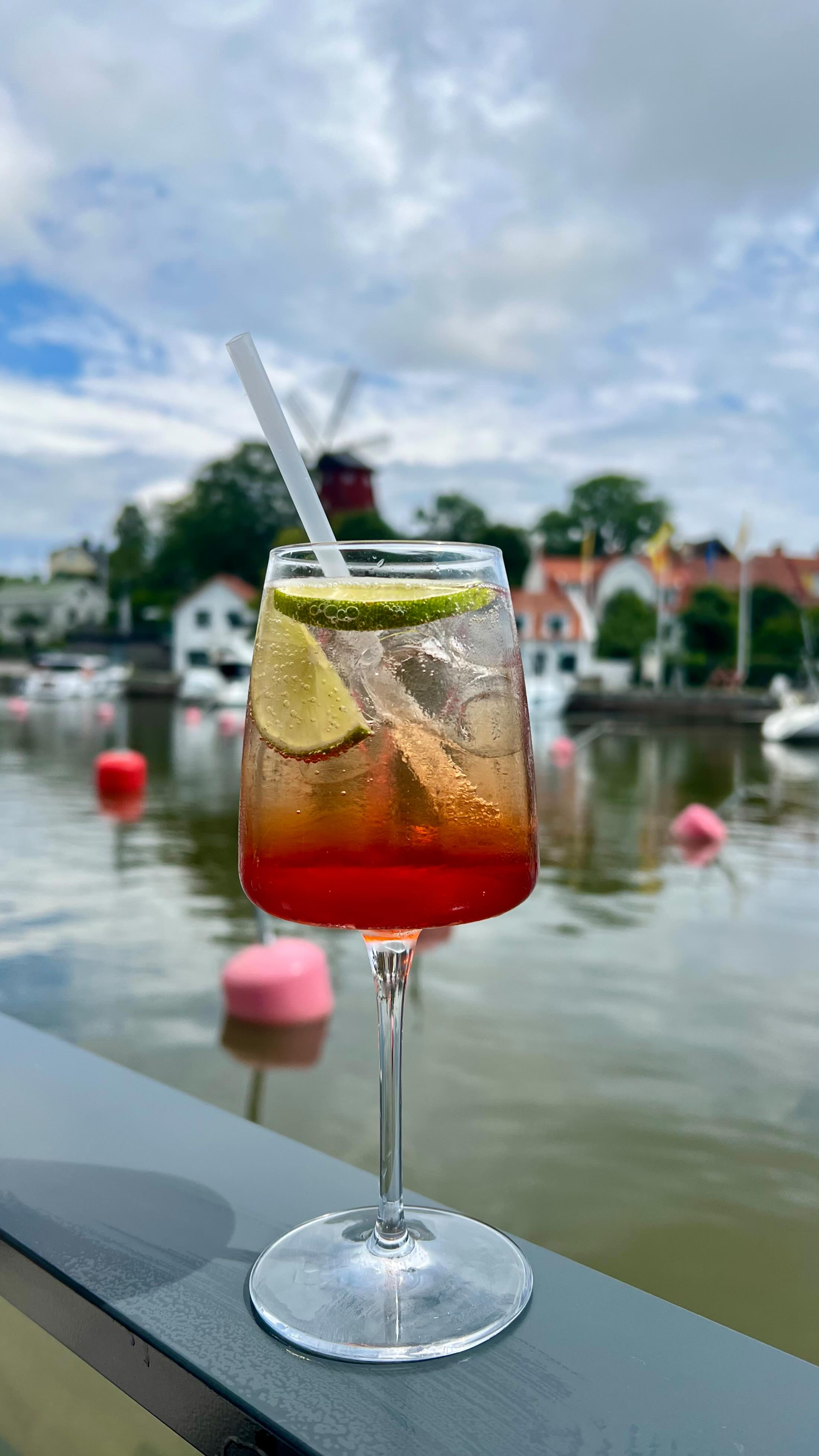 Smultron Spritz…once it’s gone, it’s gone!
*non-alcoholic options always available.
#weeklyspecial #summer #smultronspritz #bwlounge