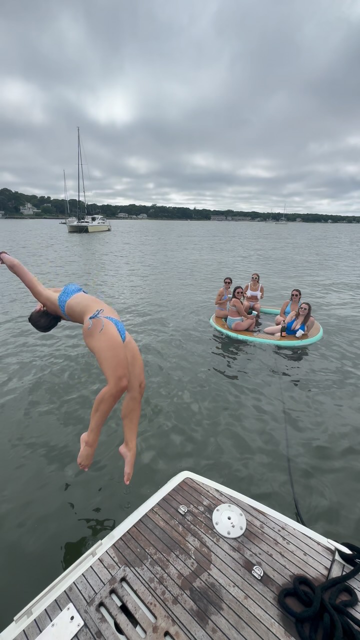 Another great summer of Hamptons Bachelorette parties so far! The vibe is better on our side 😎
40ft Jeanneau Luxury Cruiser with a full freshwater bathroom and shower, full wrap around luxury couch style seating, freshwater sinks, and air conditioned cabins to get out of the heat! What more can you ask for?
#hamptonsbachelorette #hamptonsbacheloretteparty #bacheloretteparty #hamptonslife #hamptonbays #southampton