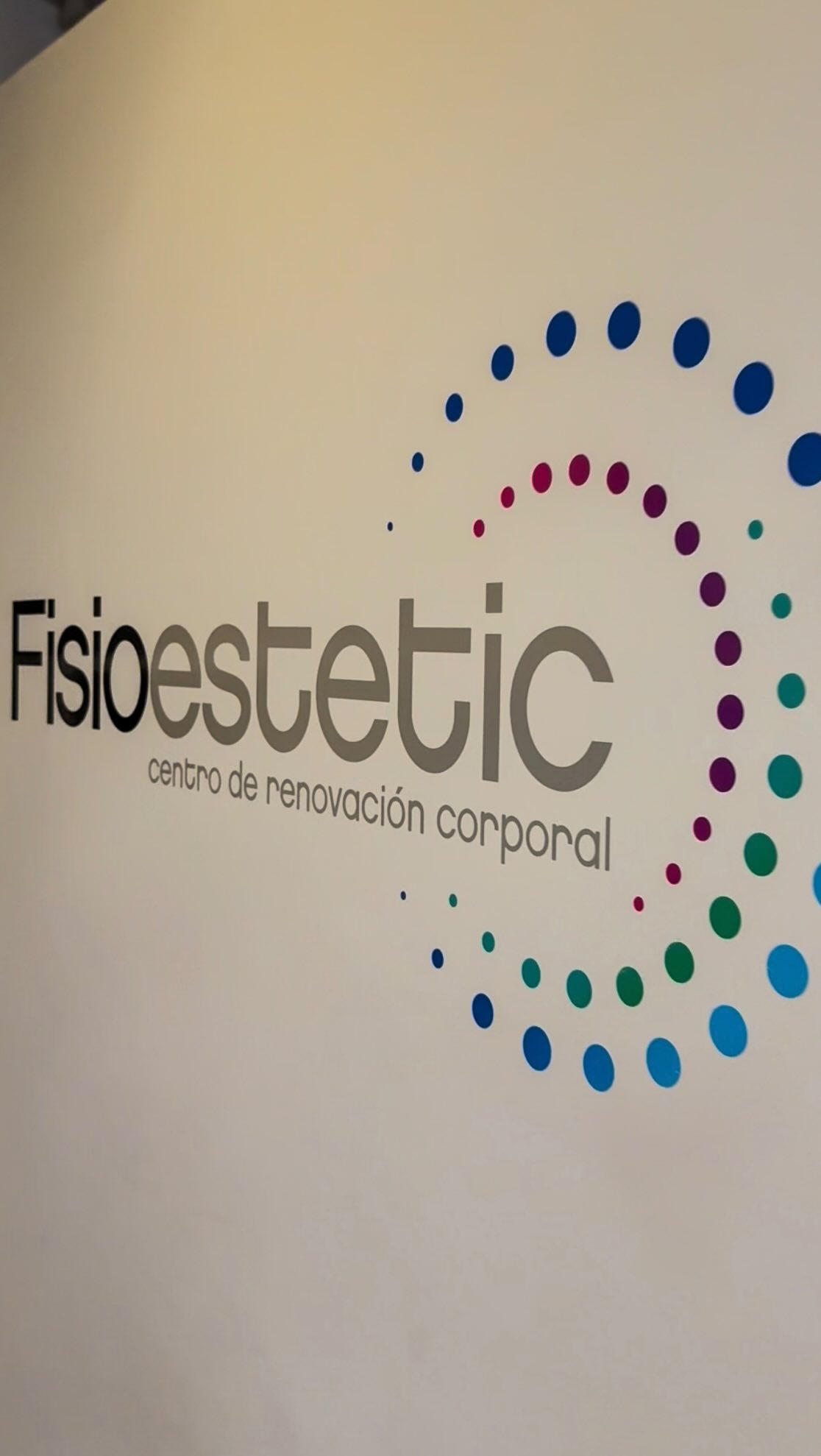 Los cuerpos de verano se hacen todo el año, ven a @fisioesteticmx un cuidado integral, no solo para verte bien, si no sentirte bien 😍