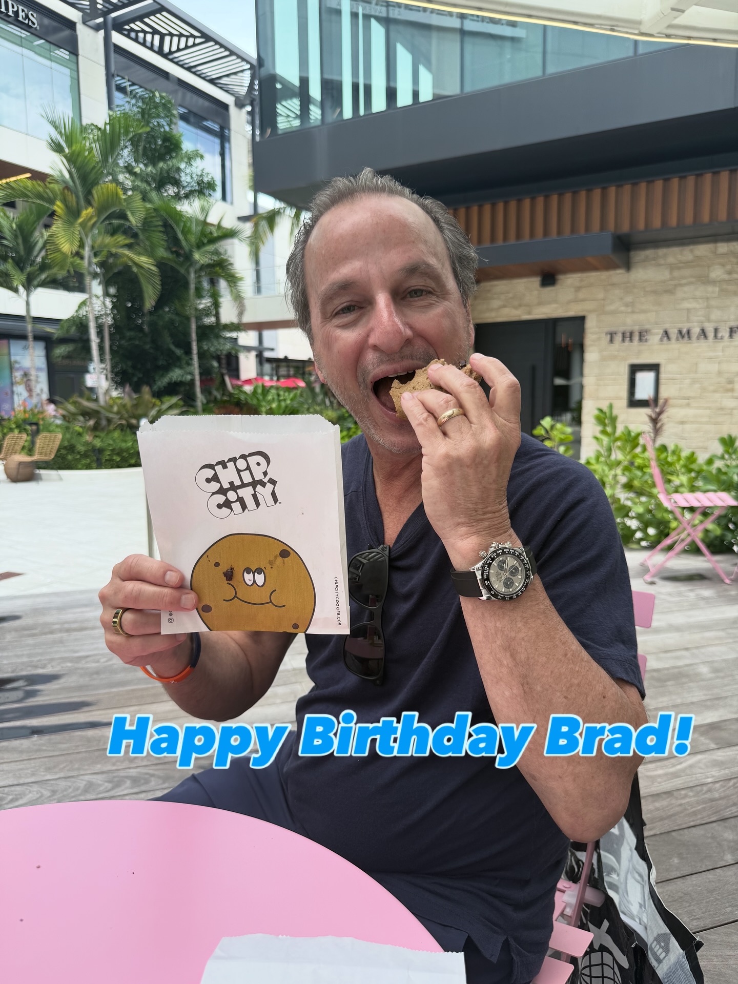 @bhacker59 got his free birthday cookie from @chipcitycookies in Aventura. Happy Birthday to the love of my life. Thank you @chipcitycookies