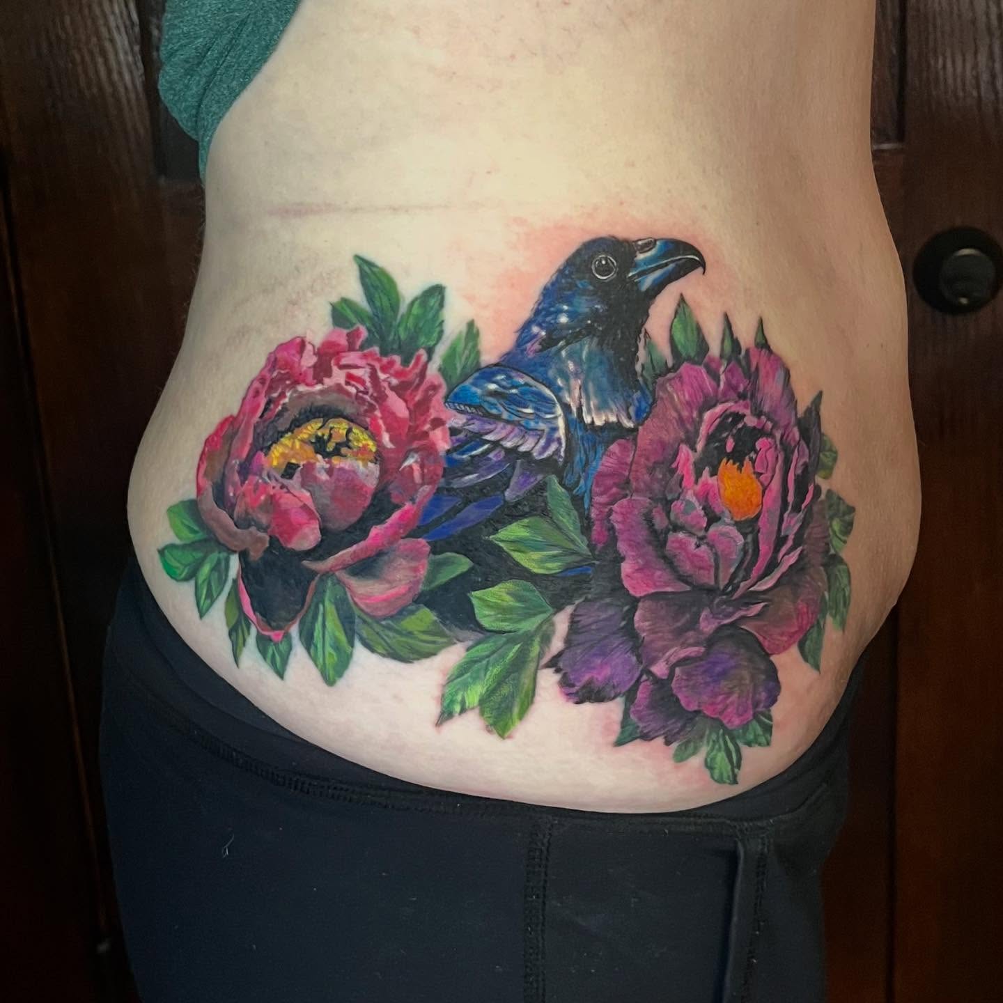 Amazing coverup by Lenny Paul! #cantontattoos #ohiotattooers #ohiotattoos #ohiotattooshops #cantonohio #coveruptattoo #coverup #peonytattoo #raventattoo #inkbylennypaul @inkbylennypaul @theinkeeperstattooparlor #theinkeeperstattooparlor #inkeeperstattoo #inkeepers
Artist: @inkbylennypaul