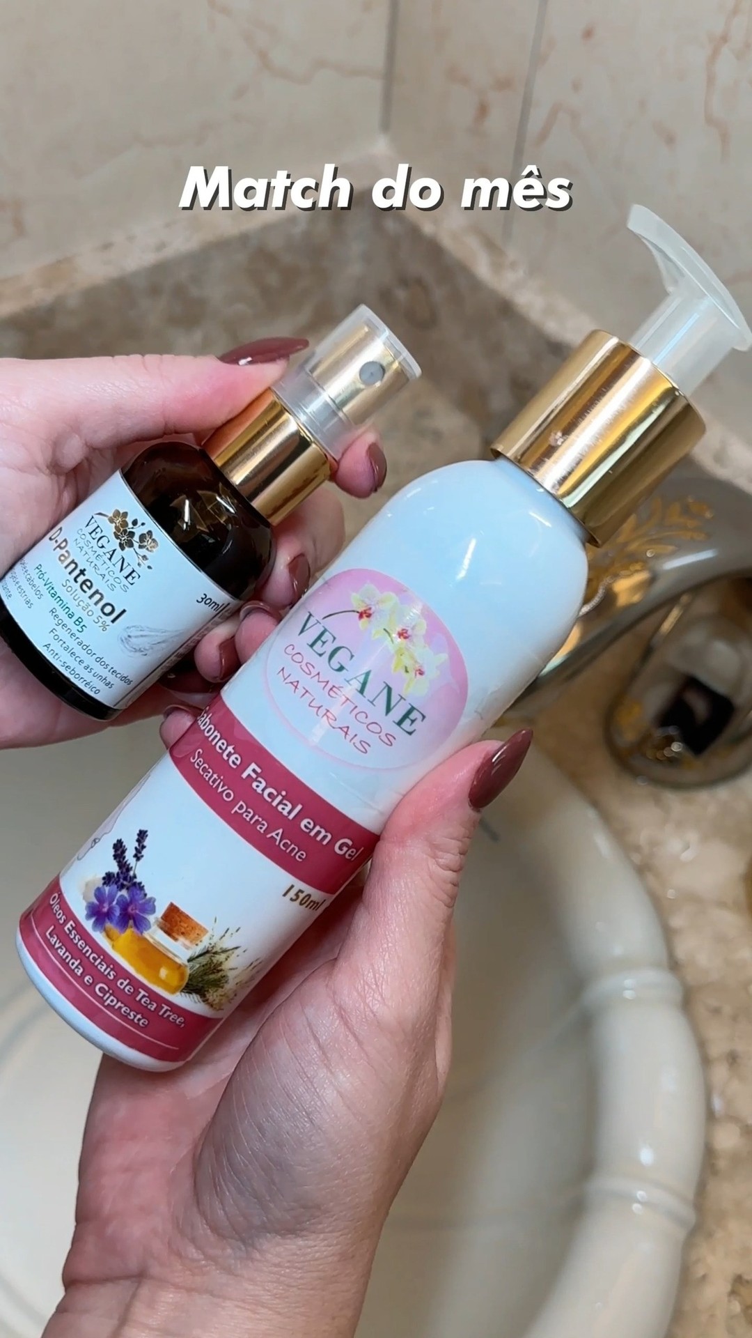 Frio + acne = duas desculpas que a sua pele te dá quando falta cuidado inteligente.
Mas e se você pudesse:
1. Limpar profundamente de forma suave?
2. Reparar o ressecamento invisível e fortalecer a barreira da pele?
Esses dois não são “apenas produtos”. São aliados diários — que se completam no MATCH do mês.
🧪 Sabonete Acne Vegane + D‑Pantenol = limpeza + resposta imediata
Porque skincare não precisa ser complicado, precisa funcionar.
E esse duo entrega exatamente isso: resultado sem ruído, cuidado sem exagero.
Porque às vezes, a mudança começa em quem tem coragem de cuidar diferente.
.
.
.
#veganecosmeticos #cosmeticosvegano #vegano #cosmeticos #cuidadopele #dpantenol #saboneteacne