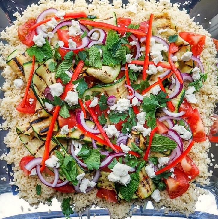Summertime Favourite… My Zucchini, Tomato and Couscous Salad with Feta, Pomegranate, Mint and Creamy Tahini Dressing 🤤❤️
Vibrant, flavour-filled, waistline-friendly and packed with goodness - protein, fibre, antioxidants, vitamins, minerals, healthy fats and more!!
Perfect for summer BBQs, picnics or light suppers. It keeps perfectly in the fridge for next-day leftovers or a brilliant packed lunch!
You can swap the feta for chickpeas or vegan feta to make it dairy-free or vegan — either way, it’s a total winner!
Full recipe is on THE FOOD EFFECT blog: www.thefoodeffect.co.uk 💚 Link is in my bio too! Let me know if you try it 😘
#TheFoodEffect #HealthyEating #HealthyLiving #RealFood #summervibes