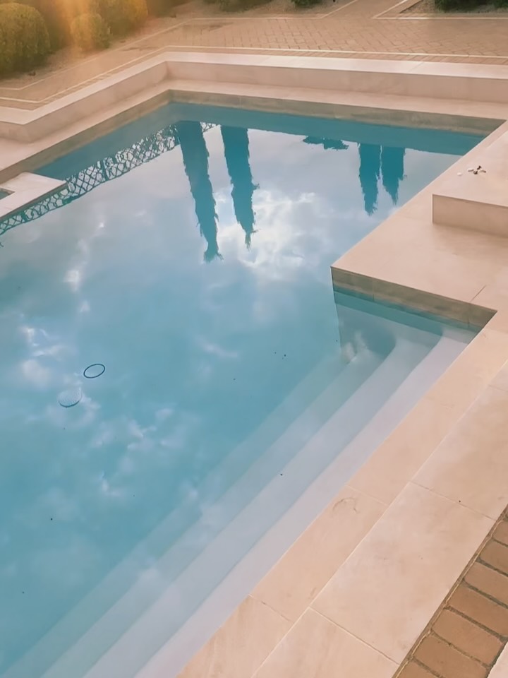 Our Solana Beach Project pool is having her sweet and sexy moment. Little love notes written in honeylight.
🤎, Tiffany #nightpalm
#poolside #design #californiaglow