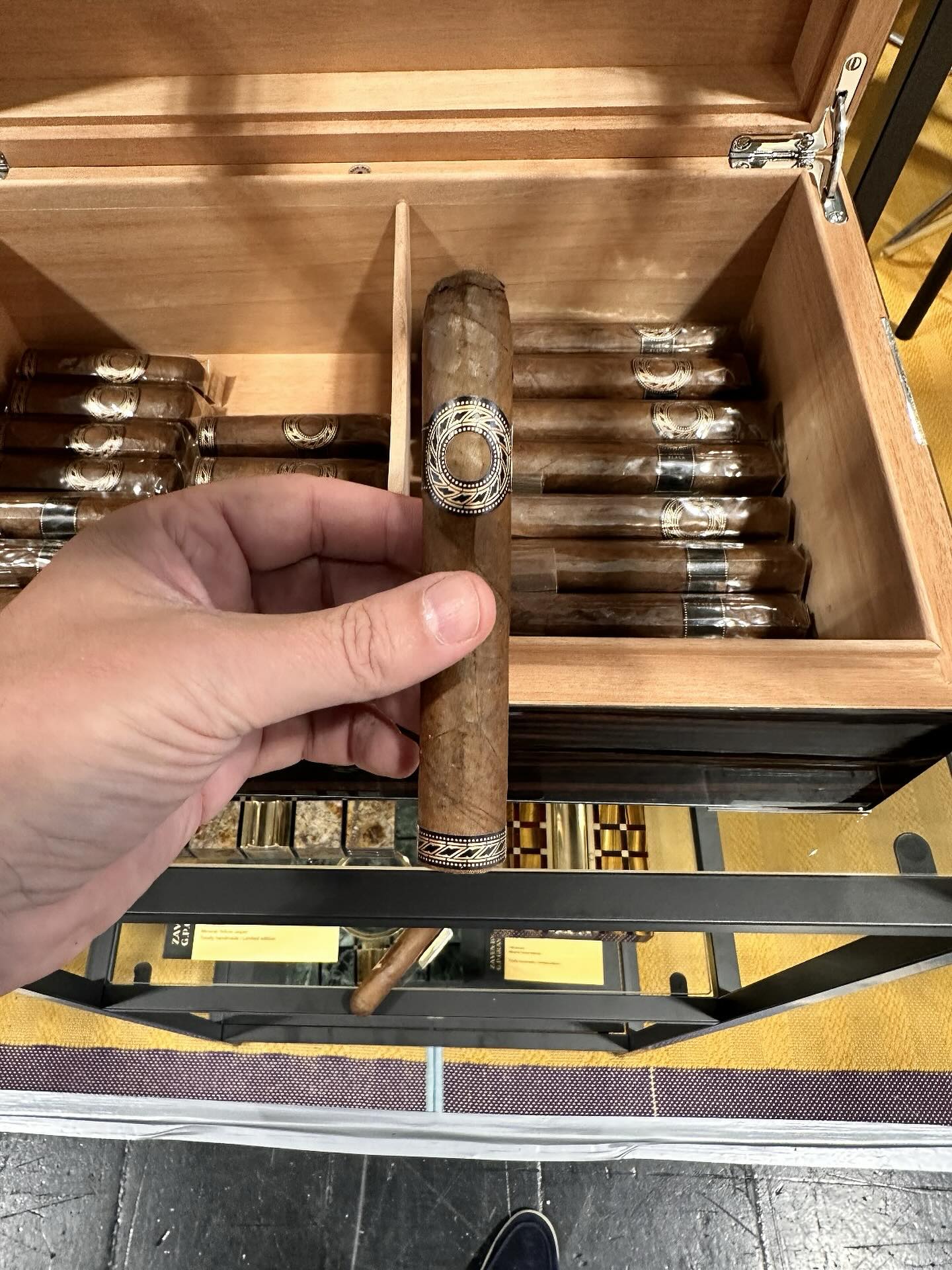 🔥 Unwind Like Royalty 🔥
Gold Premium Cigar in hand, luxury in your soul.
Not just a smoke – it’s a statement. 💨👑
💛 100% Class
✨ Pure Elegance
🔥 Unmatched Flavor
💼 For the bold.
🥃 For the refined.
💎 For the golden moments.
#GoldStandard #CigarLoungeVibes #PremiumSmoke #LuxuryLifestyle #GoldCigar
#GPGRANT #GPGRANTCigars #GPGRANTLuxury #GPGRANTGoldEdition 💨🍂💸