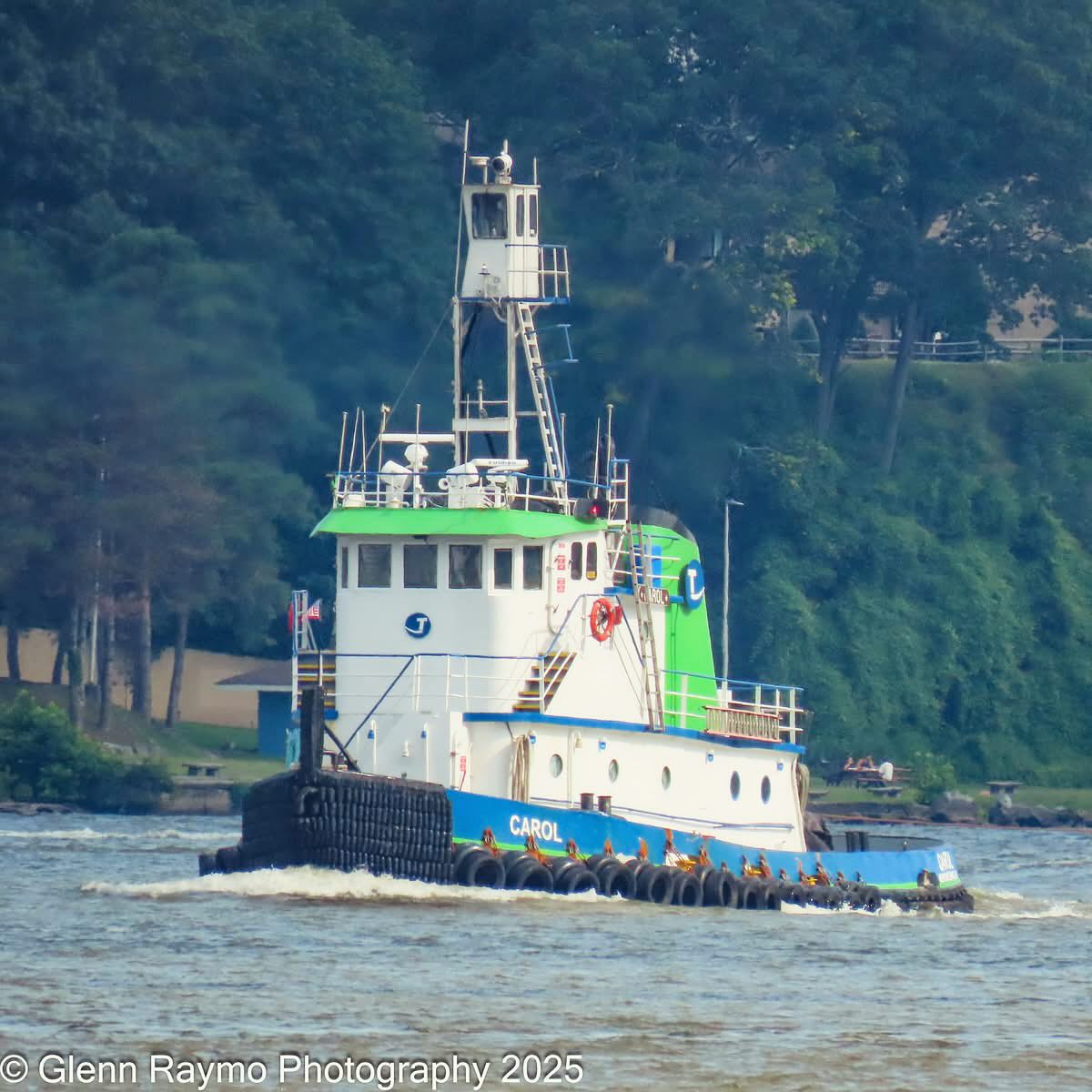 Tug CAROL heading up the Hudson River (North River) to Albany. Big thanks to the prolific photographer of all tugs and vessels heading up that river, @raymo_glenn for taking these pictures.