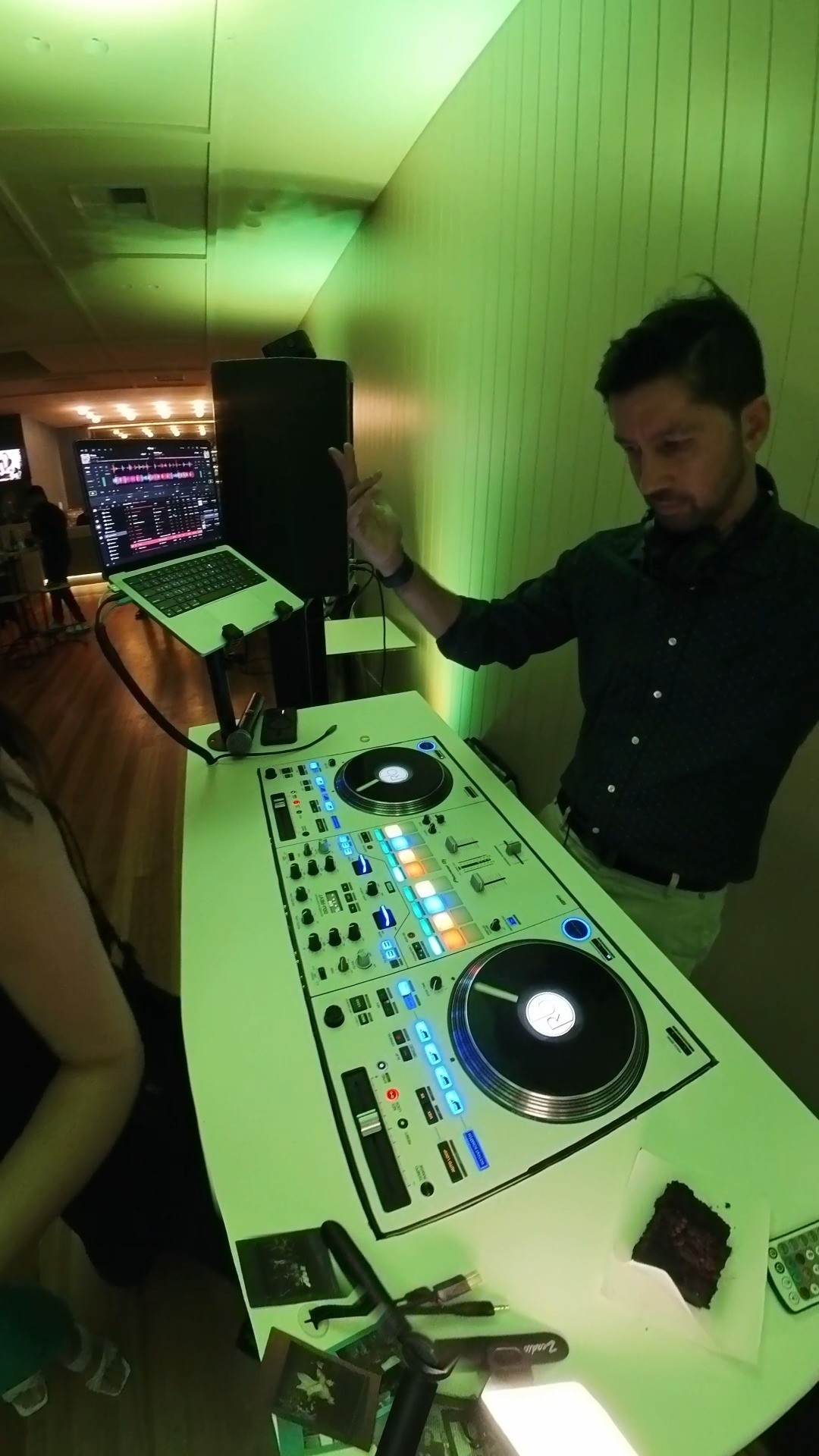 When the birthday girl says best DJ ever mid-RNB throwback set 🎉📸
Right in the middle of the mix, she grabbed her bestie, ran up for a selfie, and dropped the best compliment you can get as a DJ 🙌
Based in Melbourne and love keeping dance floors full — whether it's birthdays, weddings, or private events 🎧✨
📍#MelbournePartyDJ #RNBThrowbacks #weddingDJMelbourne #MelbournePartyDJ #birthdayDJMelbourne #rnbDJset #throwbackDJ #eventDJMelbourne #bestDJever #DJMelbourneVibes #livemixMelbourne #thernbdj
👇 Save this if you’re planning an event and want a DJ who brings the energy 🔥