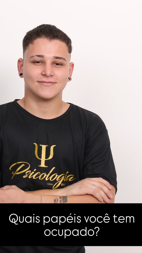 Você está mesmo nesse lugar por escolha… ou por obrigação?
⠀
Quantas vezes você se pega tentando dar conta de tudo, vestindo papéis que não escolheu — ou que já não fazem mais sentido?
⠀
Marido exemplar, esposa perfeita, filho ideal, profissional impecável…
⠀
Mas e você?
⠀
A terapia é um espaço onde você pode se escutar, sem rótulos, sem cobranças. Um lugar pra deixar cair as máscaras e descobrir quem você é para além do que esperam de você.
⠀
🔎 Se algo aí dentro se remexe, talvez seja hora de começar.
⠀
📍Atendimento presencial em Betim e online para todo o Brasil.
Entre em contato ou clica no link da bio. Vamos conversar.
#terapia #psicanálise #autoconhecimento #angústia #saúdemental #terapiapsicanalítica #viniferpsi #escutapsicanalítica #betim #psicologiaporamor #espaçodeterapia #desconstruirparareconstruir #quemévoce #identidade