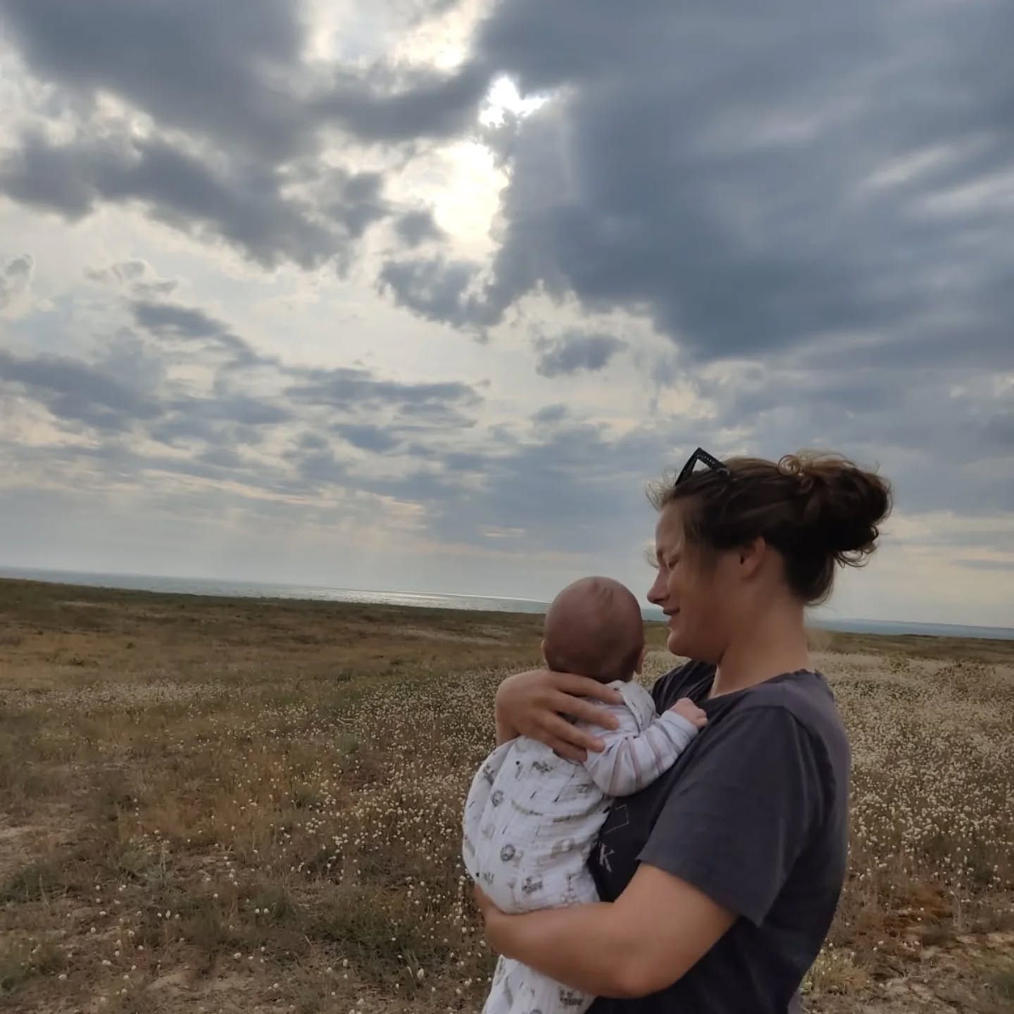 La vie dernièrement 💕
C'est bien chouette
Bon il est un peu jeune pour aller sur les tapis mais à part ça, il est plutôt cool le nouveau membre d'axelle yoga cool 😉
A bientôt sur les tapis
Merci @oo0helene0oo
#yoga #baby #family