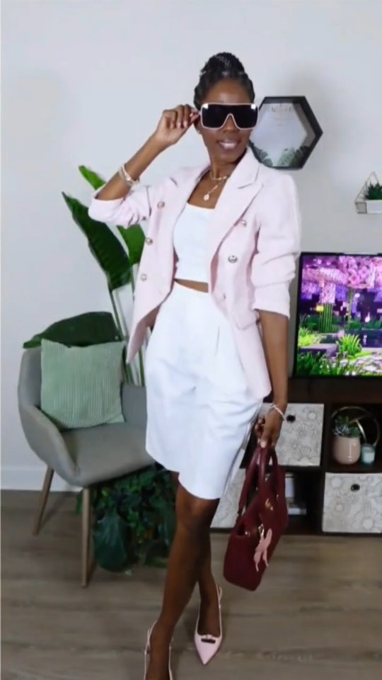 Sunday Brunch Ready!
#fashionreels #stylereels #outfitideas #pinkfashion #summerfashion #shein #justfab #bagcharm #brunch