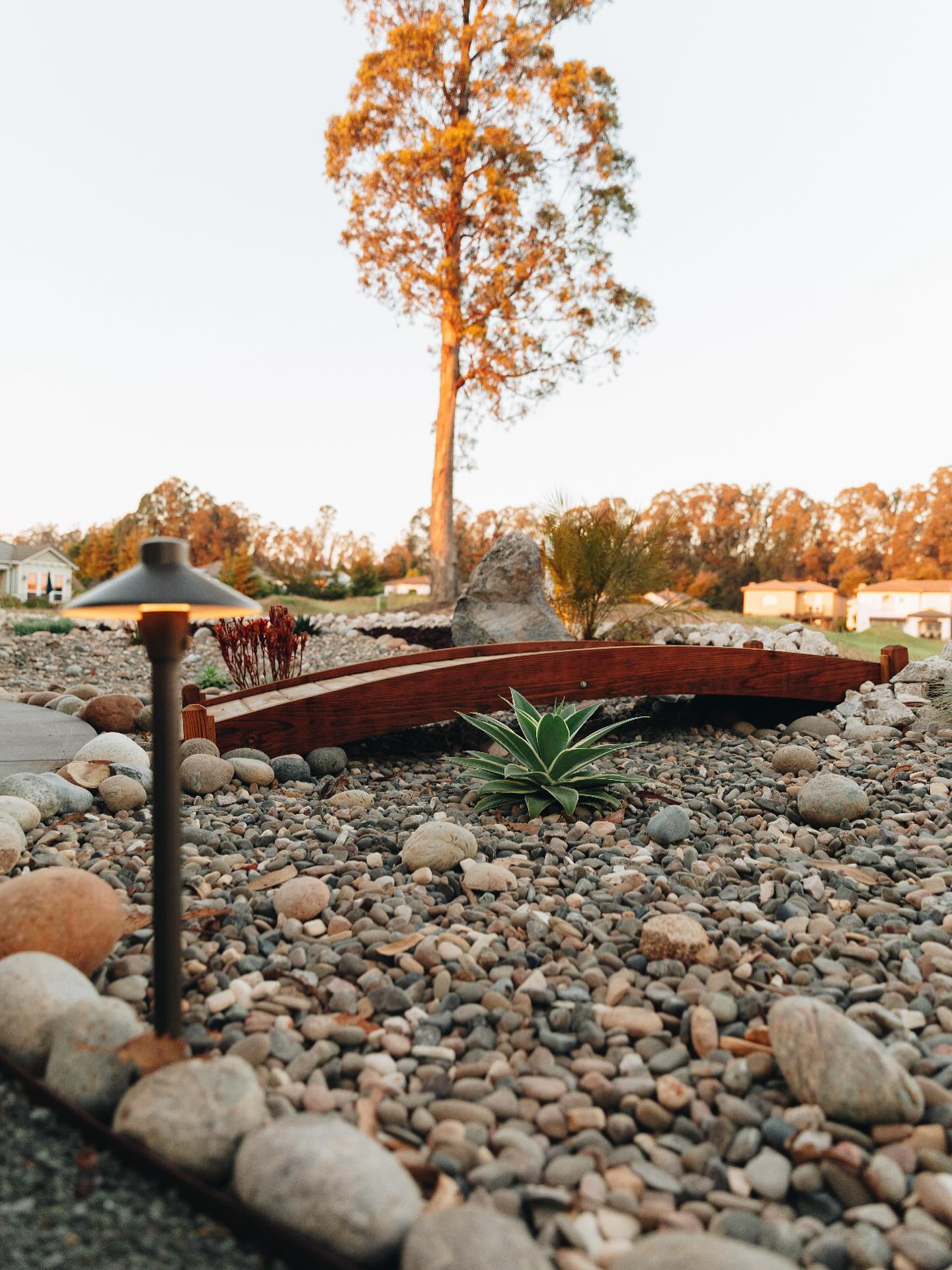 Mini bridge over dry river bed👌
.
.
.
#harttoheart #landscaping #arroyogrande #nipomo #sanluisobispocounty #water #sloliving