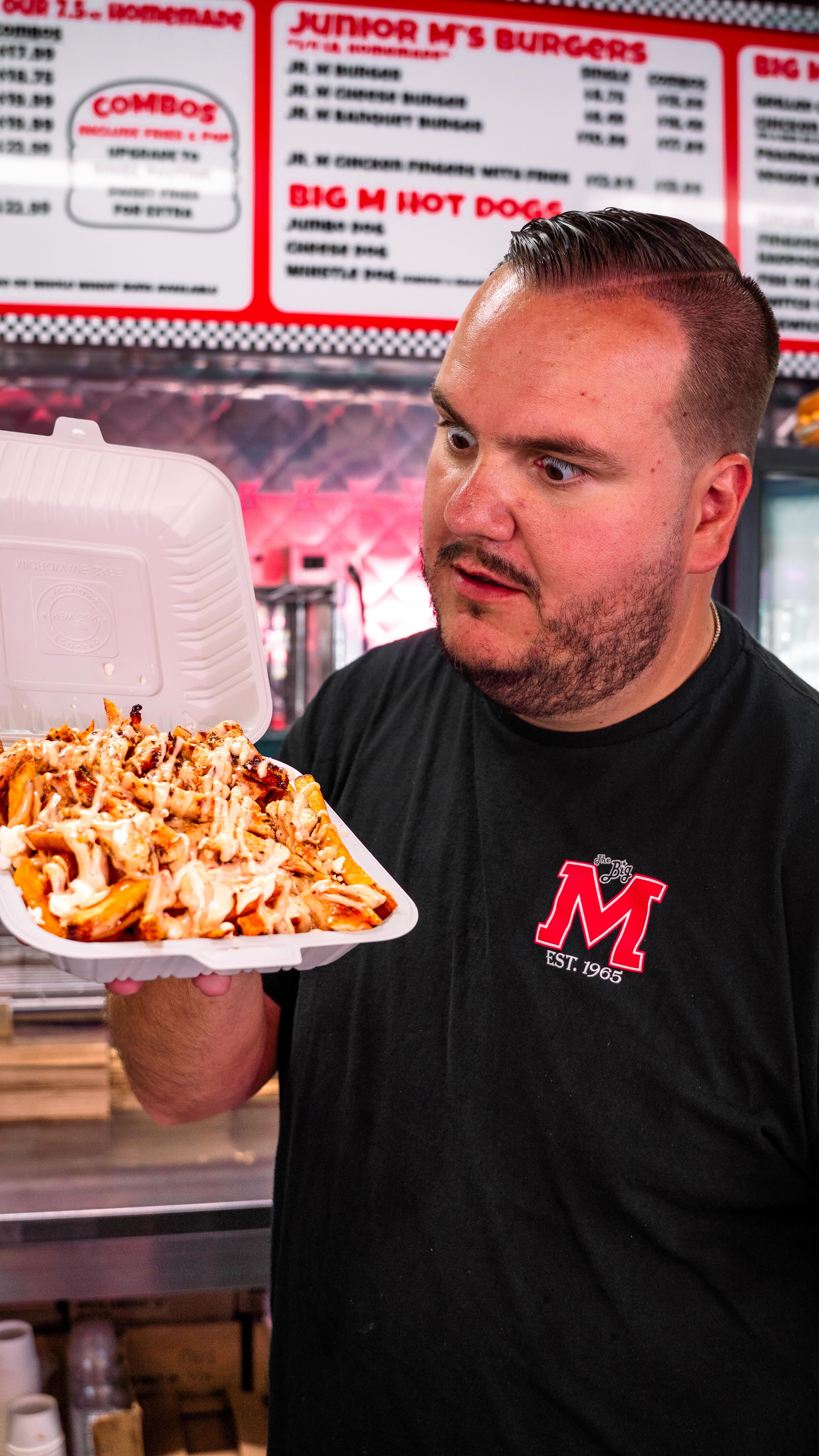 Youโve never seen Greek fries like these๐ฌ๐ท๐. Feta, homemade secret family dressing, and garlic aioli. A combination out of this world.
An order can comfortably feed a family, and even our side order is great for sharing.
To make it even better, ask for our grilled chicken option๐ฎโ๐จ.
#bigmdrivein #tododurhamregion #burgerlover #pickeringfood #burger #greekfood #greekfries #foodfinds #torontofood #durhamfoodie