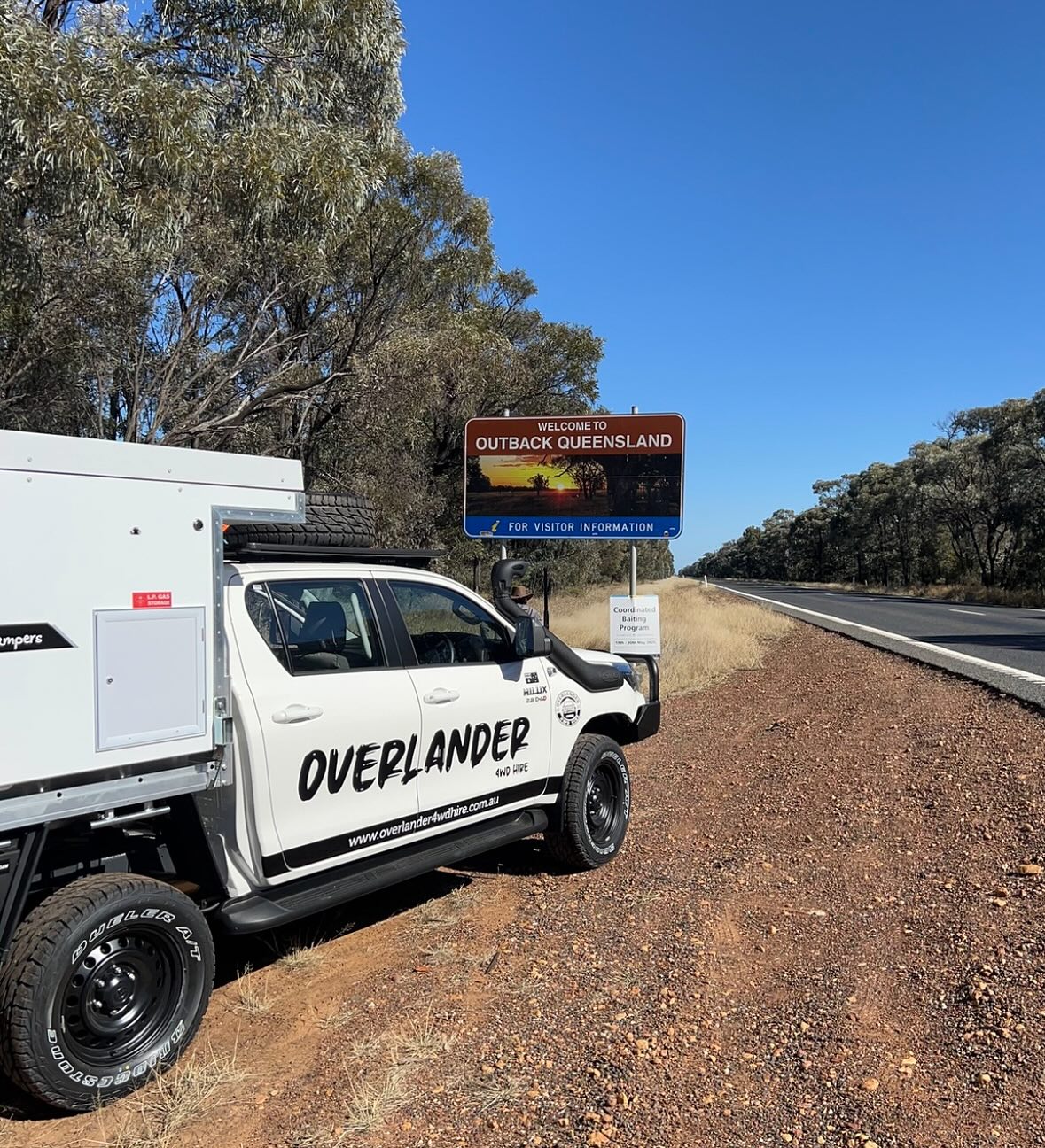 — IYKYK - Simpson Desert • Birdsville was a whole vibe 2 weeks go. John bloody Williamson on Big Red!
@johnwilliamsonmusic
📸 @asmmjsko @scorch1981
#bigred
#sunsetconcert
#simpsondesert
#birdsville
#trayoncamper
#arb4x4accessories
#bridgestoneaustralia
#toyotahilux4x4
#johnwilliamsmusic
#trueblue
#straya