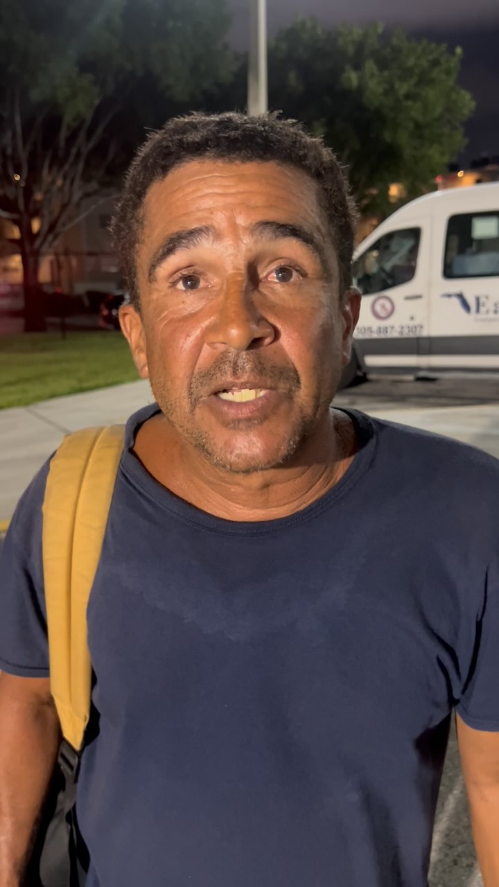 Aurelio! Si sigo con las drogas me muero… y salió! Ayer lo sacamos de las calles y entró en el detox. Empieza el camino de la recuperación… difícil … pero no imposible. Hay ganas, hay equipo… vamos Aurelio que se puede! Rezamos por vos! Un día la vez! 👏👏👏👏👏👏👏👏#homeless #endinghomelessness #hermanosdelacalle #invisiblepeople #recovery #miami #loverevolution