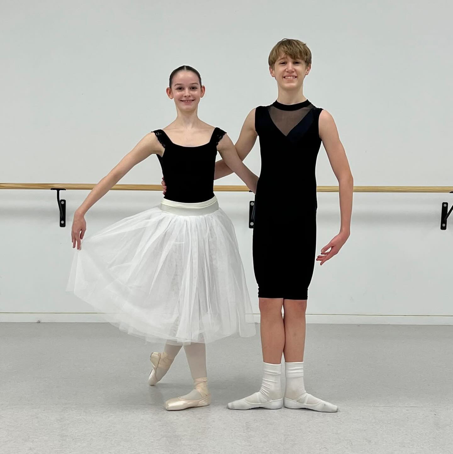 Chookas to Sarah & Oscar who are finalists in the @sydeisteddfod Ballet Scholarship Finals being held @sydneyoperahouse today!
Oscar recently won the Gold #luciesaronovamemorialaward & NSW Medal Awards.
Sarah was selected as first reserve for NSW in the Lucie Saronova Awards and received an Honourable Mention the NSW Medal Awards.
Both dancers receive their Cecchetti training at Alegria Dance Studios.
#cecchettiballetaustralia #cecchettiballetNSW