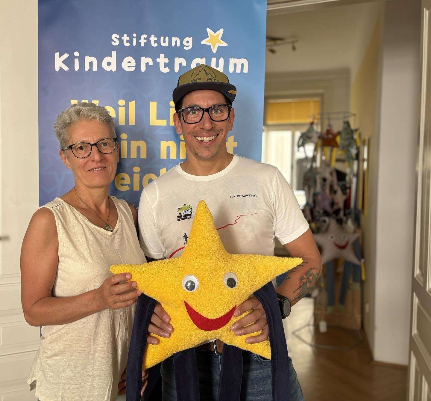 Heute durfte @matthias_may13 die Spende vom Salzach Ultra Run an @stiftungkindertraum übergeben ⭐️ 😍
Wir sind unendlich dankbar an unsere Teilnehmer und alle Mitwirkenden - und an alle die gespendet haben 🤗 🙏🏻 wir sind stolz, so eine tolle Community zu haben 😊🥹
Somit durften wir heute eine Spende in Höhe von 1000€ übergeben 🤩
Gerne könnt Ihr hier alles dazu lesen 👇🏼
https://www.kindertraum.at/salzachultrarun/
Danke ♥️ - mehr können wir dazu gar nicht sagen 🥹
#stiftungkindertraum #salzachultrarun #richimountainrunners #laufenfüreinengutenzweck #ultrarun #ultrarunningcommunity #ultrarunners #laufenistleben