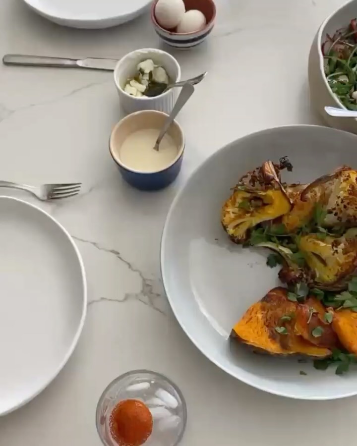 Fasting for 4 hours between meals helps to create healthy, full bowel motions + a balanced microbiome and clean intestines.
Larger breaks between eating works to innovate the migratory motor complex (MMC) AKA our gut’s natural sweeping system. Think of this guy like the janitor / housekeeper of the who comes through to clean out our intestines + stomach and swoop out leftover food particles, bacteria + digestive juices between meals.
If we snack too frequently (typical of your average classic fabulous gal on the go) this can block the stimulation of this natural mechanism which can lead to gastrointestinal imbalances both higher up and lower down the digestive tract.
If you have SIBO, motility issues such as constipation or other gut concerns e.g. bloating, gas + gut pain, you may find the simple adjustment of eating larger less frequent meals and fasting in between makes a big difference to your digestion and overall wellbeing.
PLEASE NOTE: when making changes to your meals through the day - ALWAYS be sure to adjust your micro + macronutrient intake to best support your unique body. Know that there is never one size fits all and there might be other reasons eating more often is importantl and works best for your make.
But in the absence of this, perhaps instead of that extra handful of crackers today - let’s try a pot of green tea instead and wait for a charming larger plate later on that can be shared with a lover or a friend. Your gut might just love you for it ✨🤍🤍