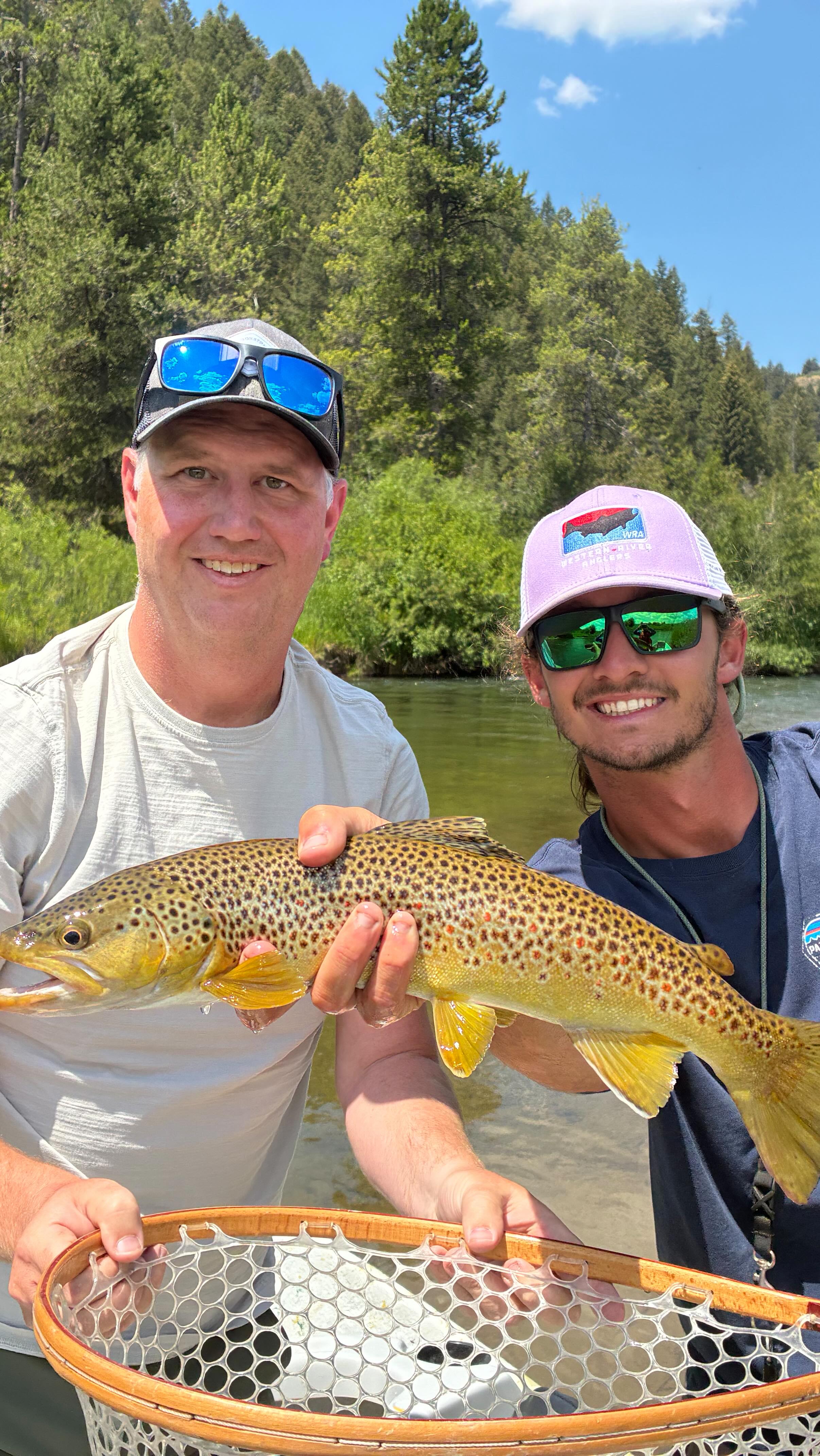 We’ve been floating through the kind of days you try to hold onto a little longer—good drifts, steady eats, and that big sky Wyoming feel. Get out here and book with us—slots are filling fast!
www.westernriveranglers.com (307) 200-7037
#flyfishing #jacksonhole #tetons #catchandrelease #trout #summer